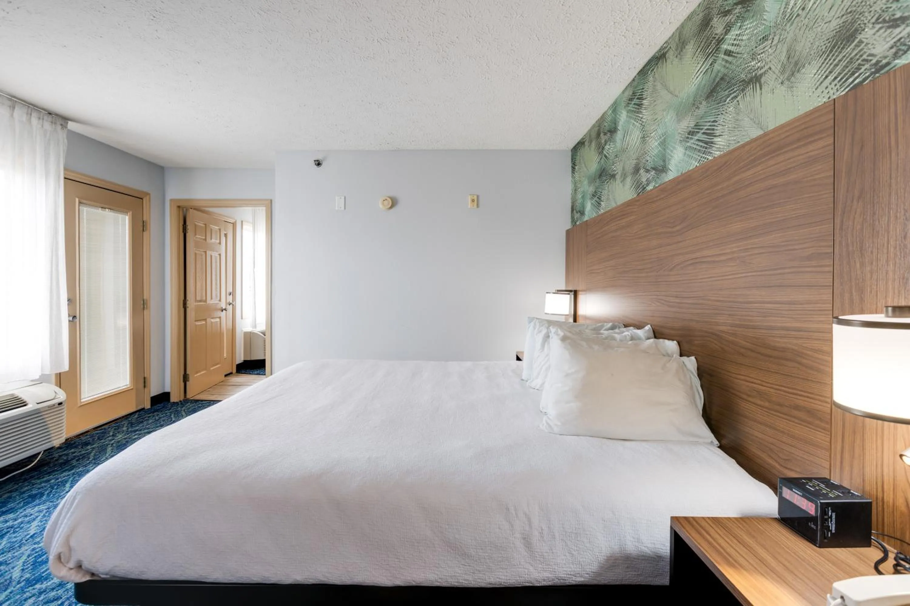 Photo of the whole room, Bed in Park Grove Inn