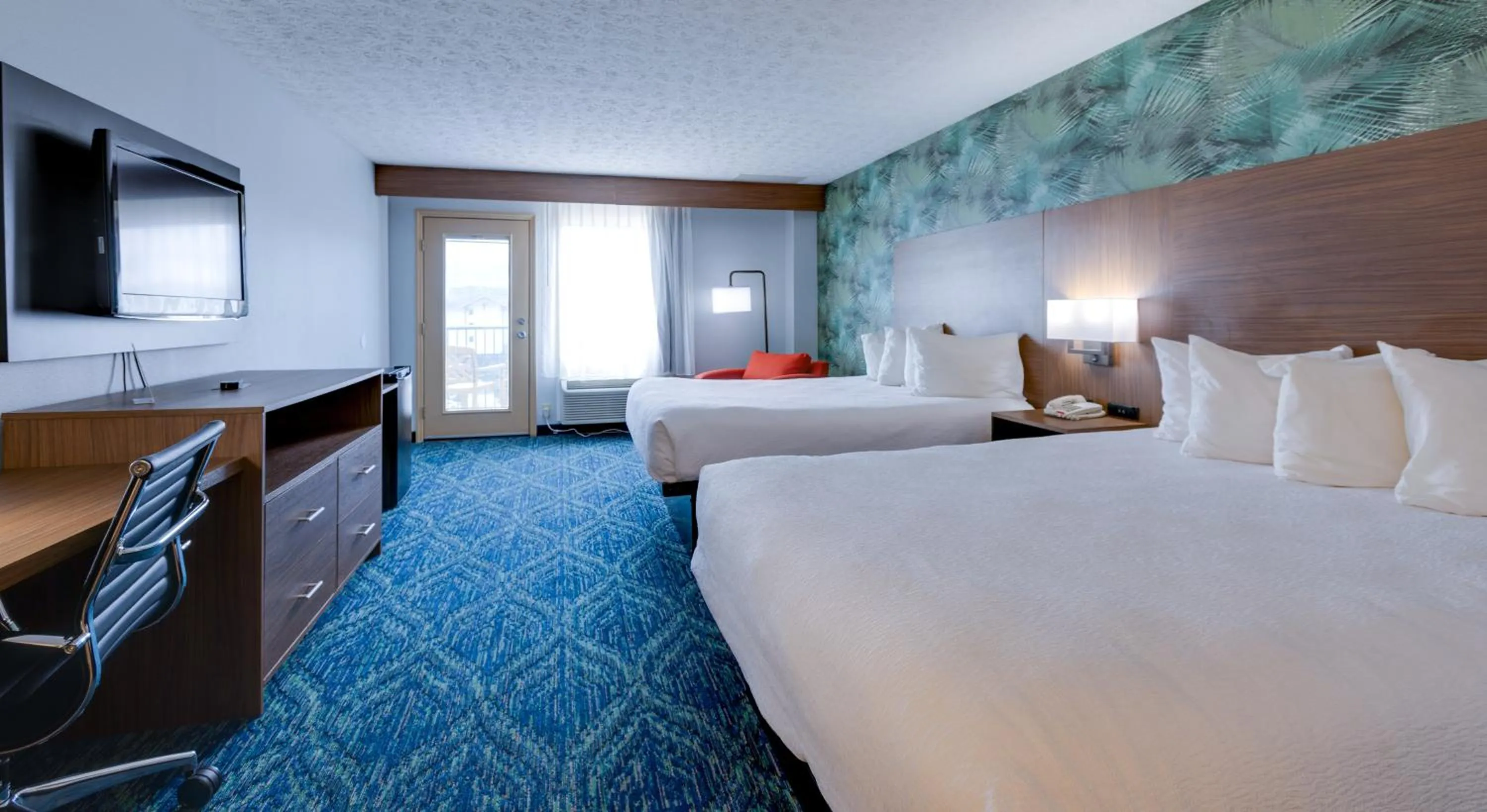 Photo of the whole room, Bed in Park Grove Inn