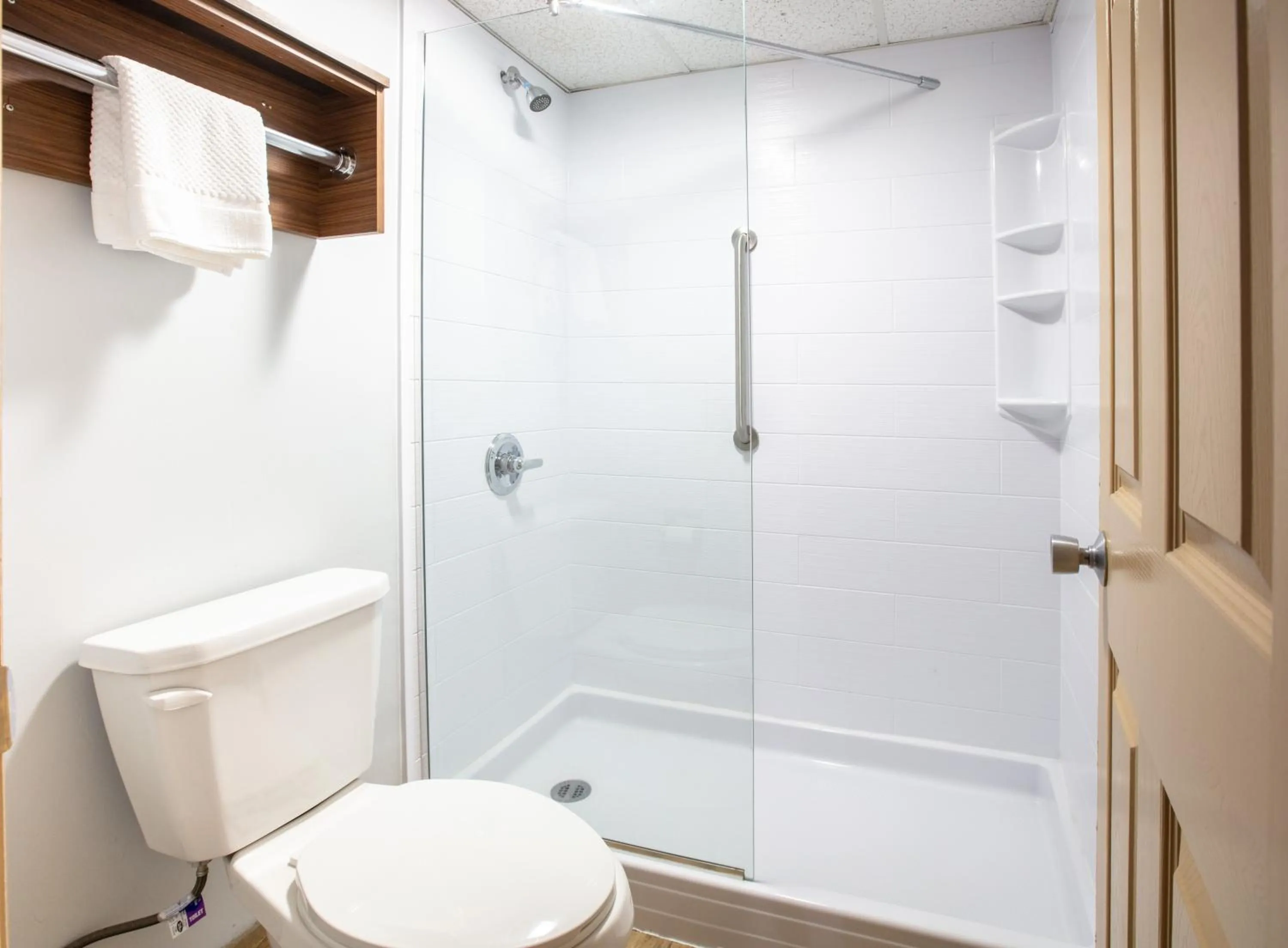 Bathroom in Park Grove Inn