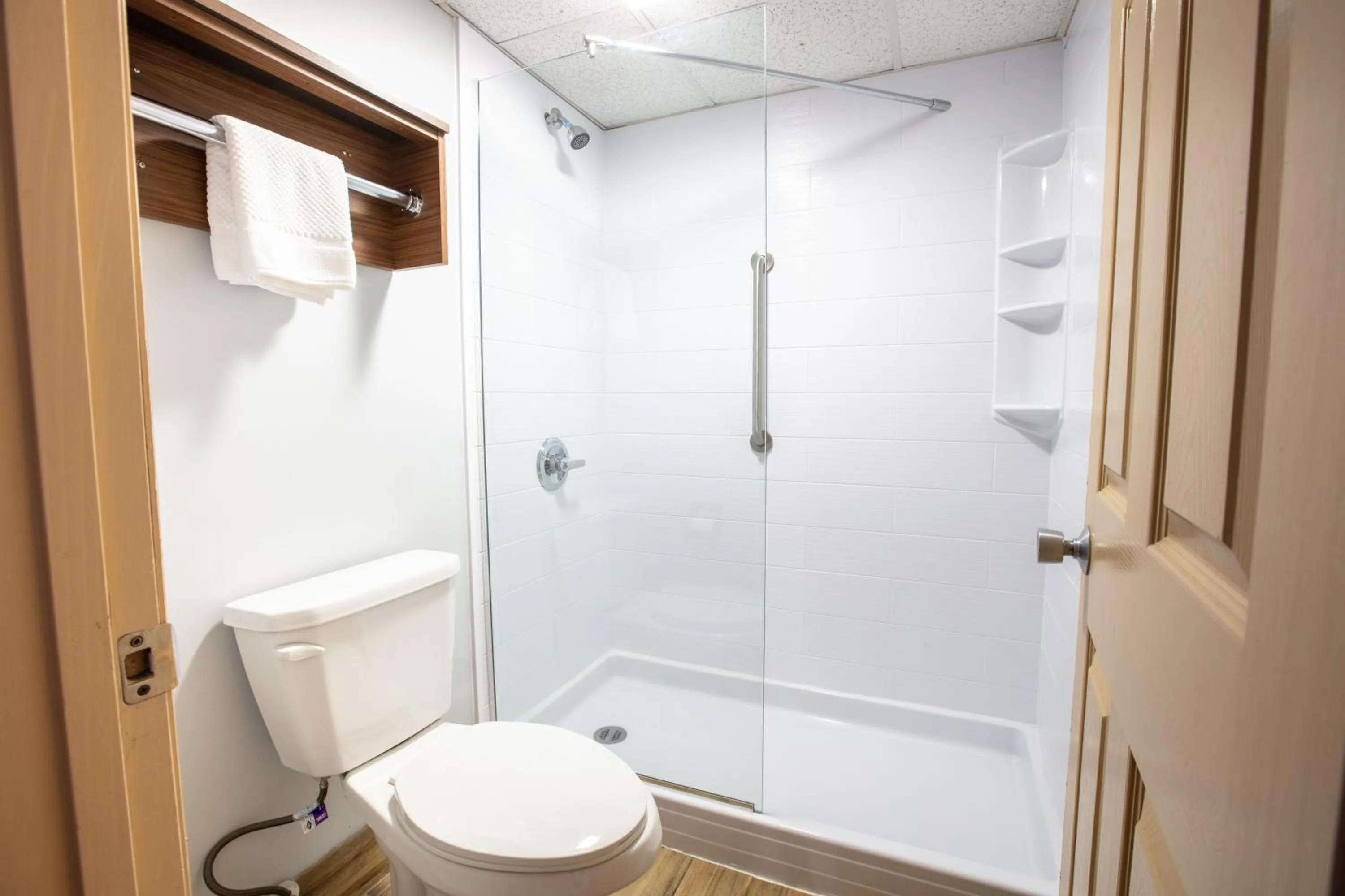 Bathroom in Park Grove Inn