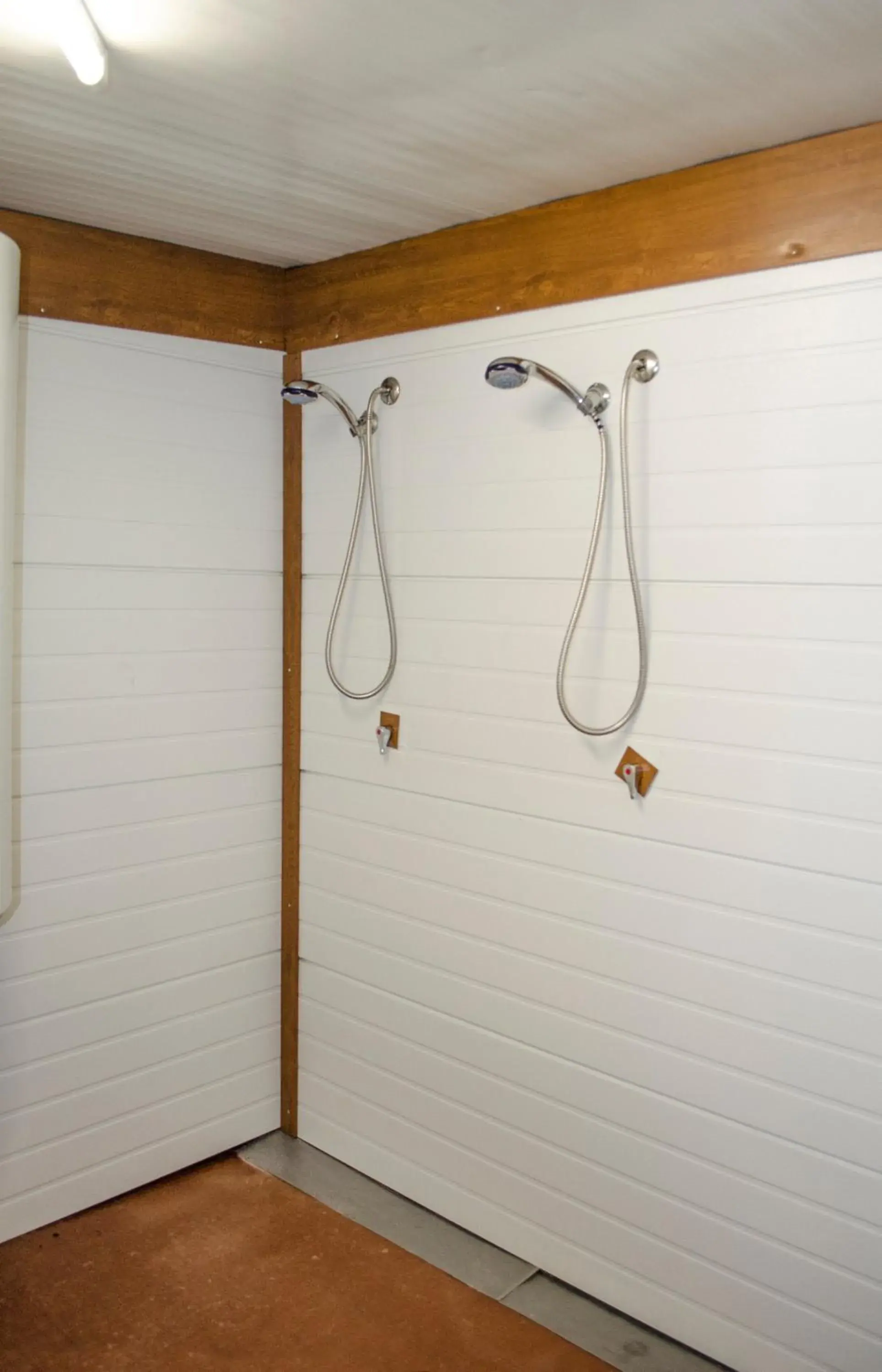 Bunk Bed in Mixed Dormitory Room in Crucesinn Albergue Bunk Bed in Mixed Dormitory Room in Crucesinn Albergue