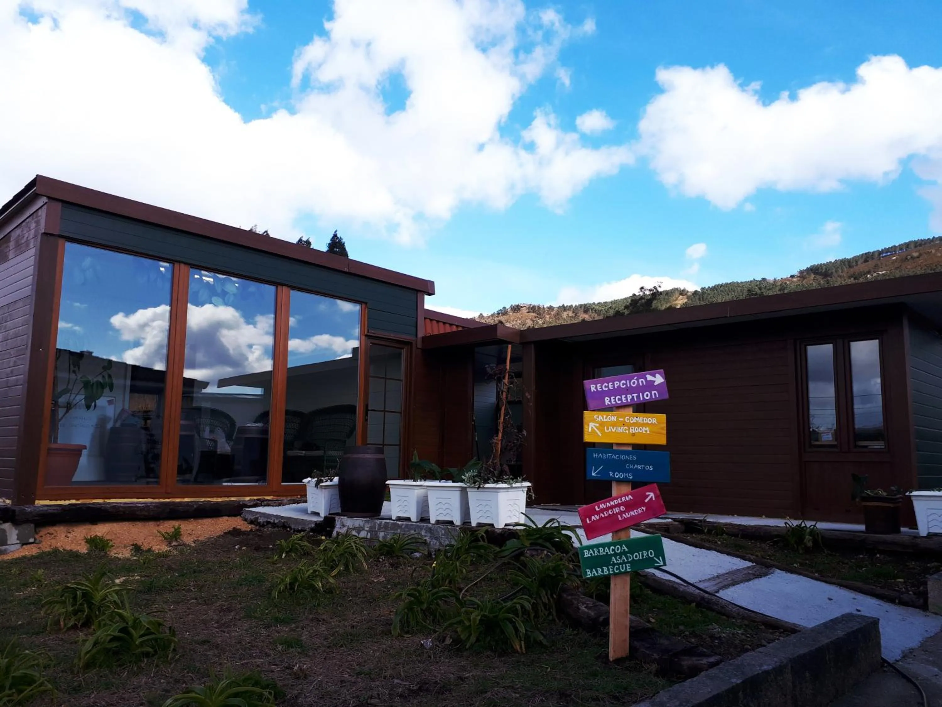 Patio in Crucesinn Albergue