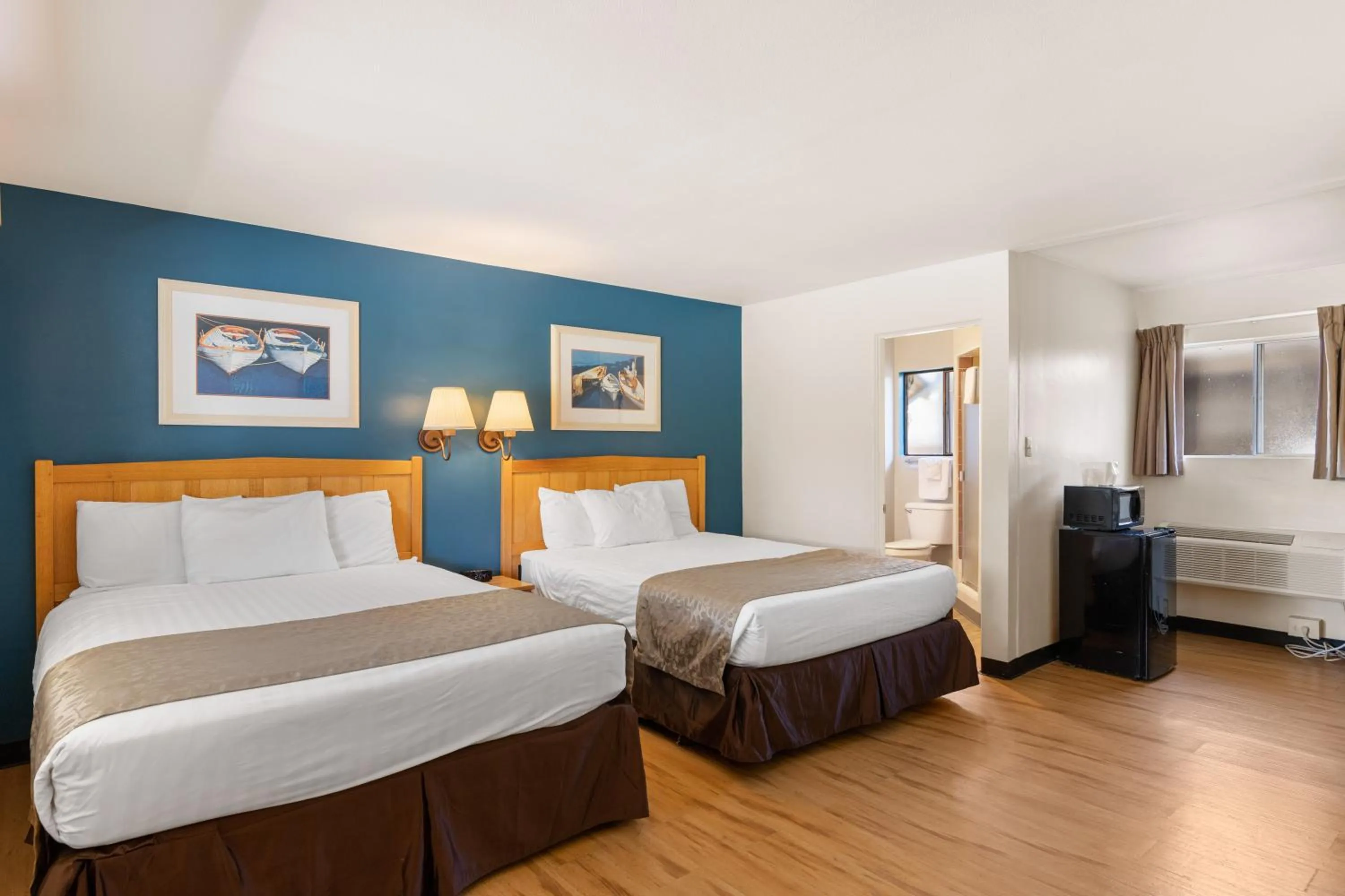 Bedroom, Bed in Skylark Shores Resort