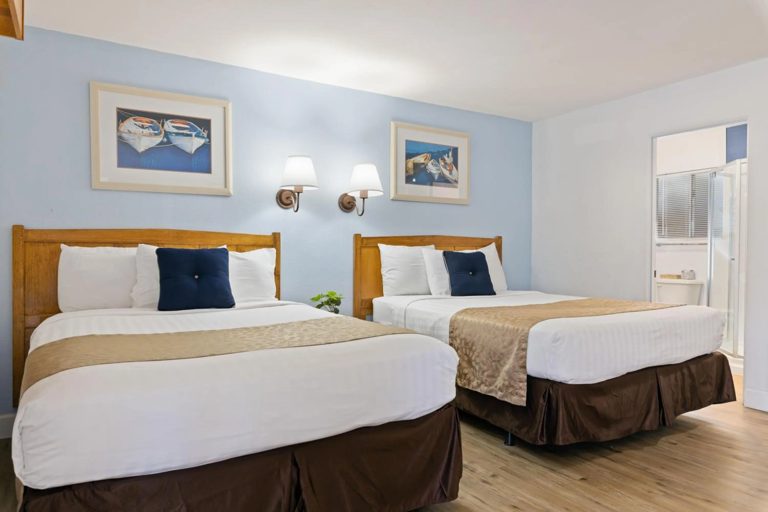 Bedroom, Bed in Skylark Shores Resort