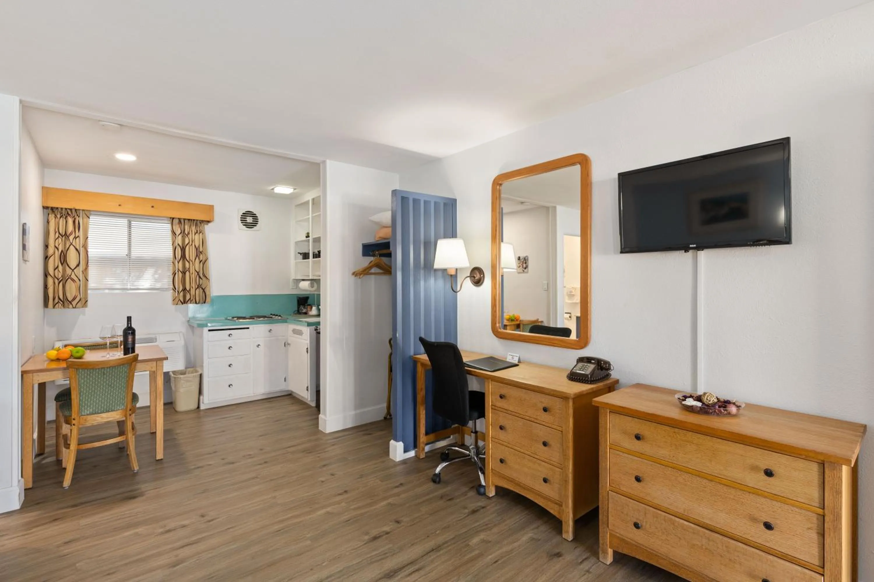 TV and multimedia in Skylark Shores Resort