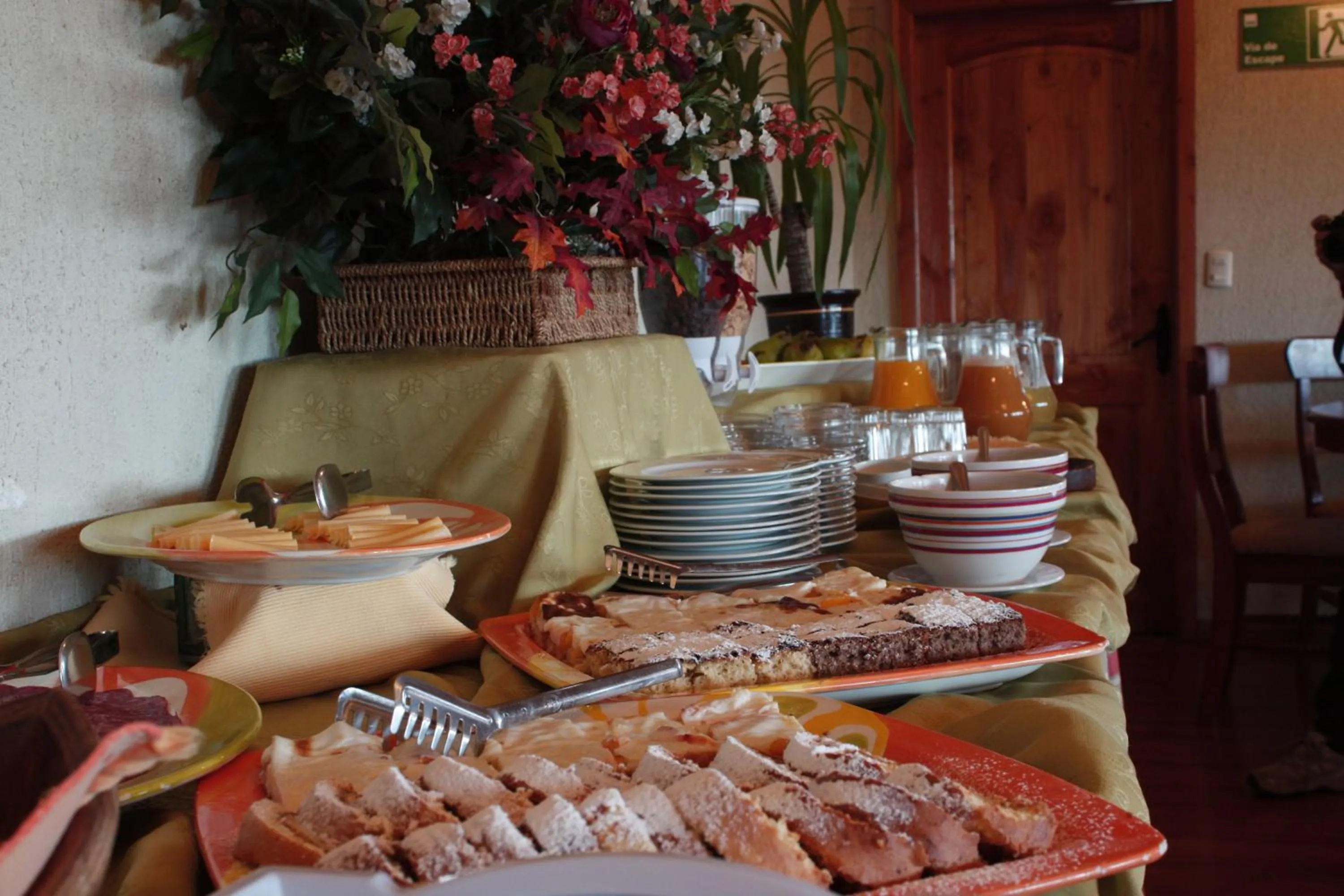 Buffet breakfast in Hotel Borde Lago