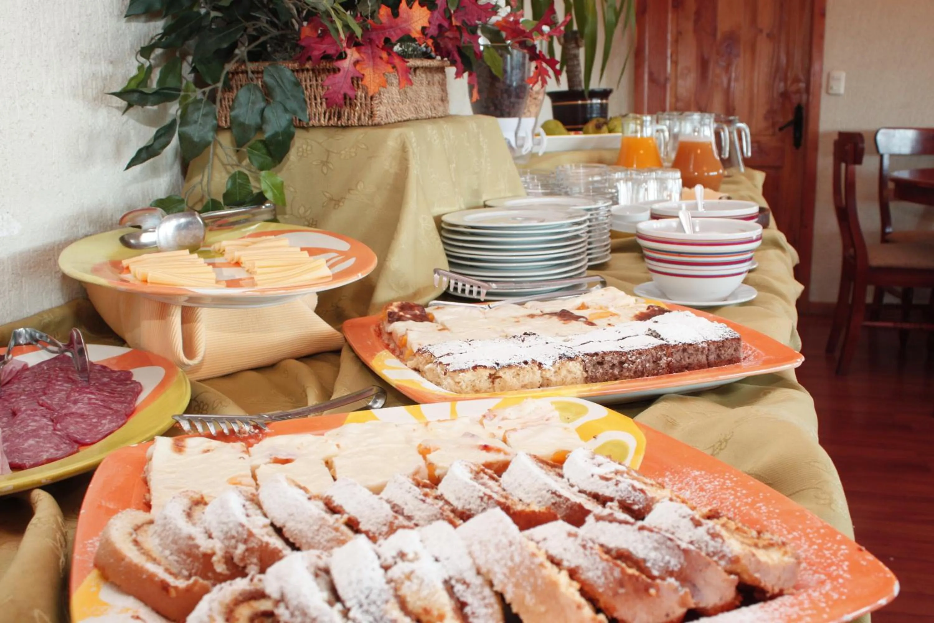 Continental breakfast in Hotel Borde Lago