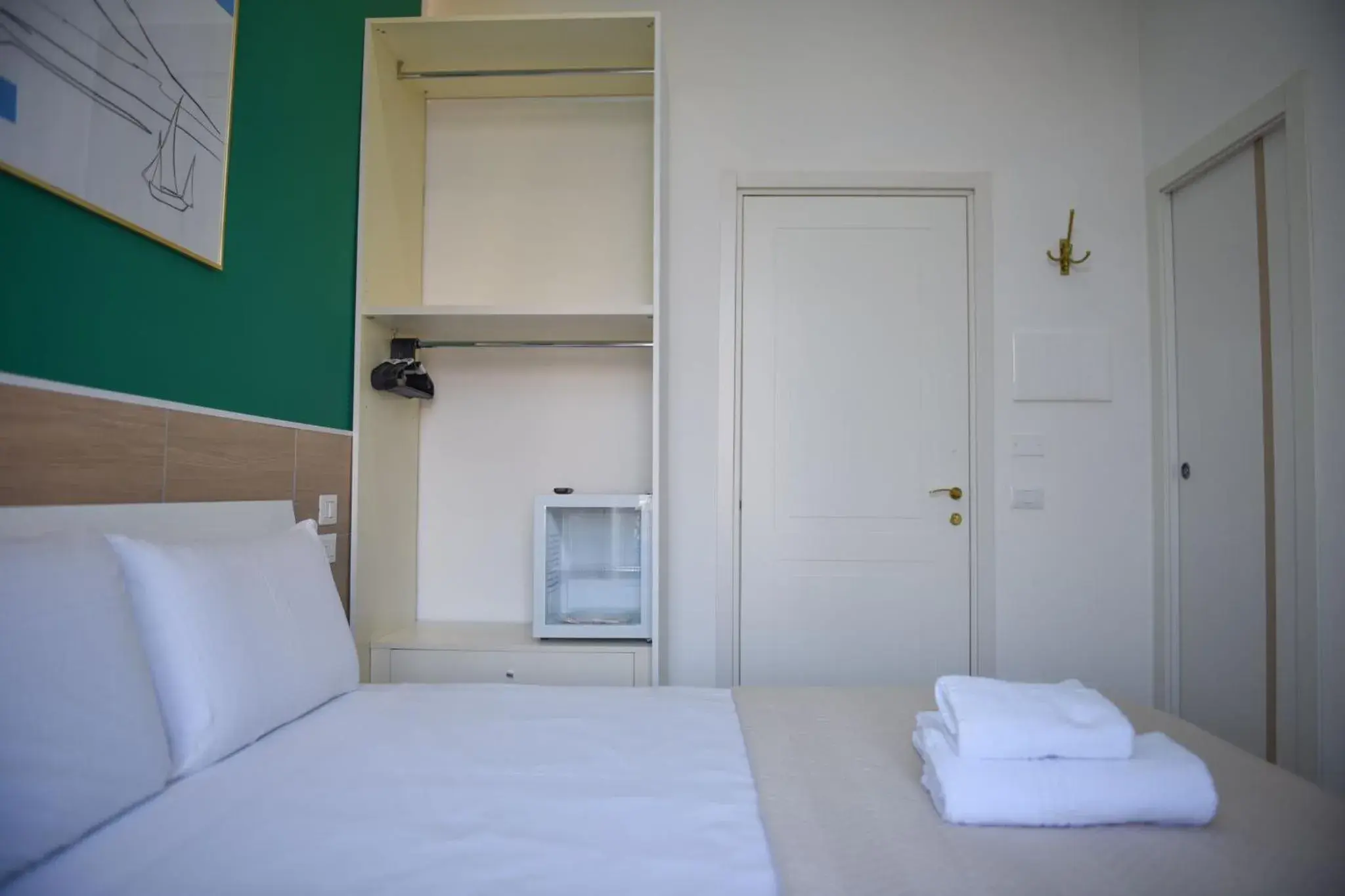 Small Double Room in Napoli Central Gate Small Double Room in Napoli Central Gate