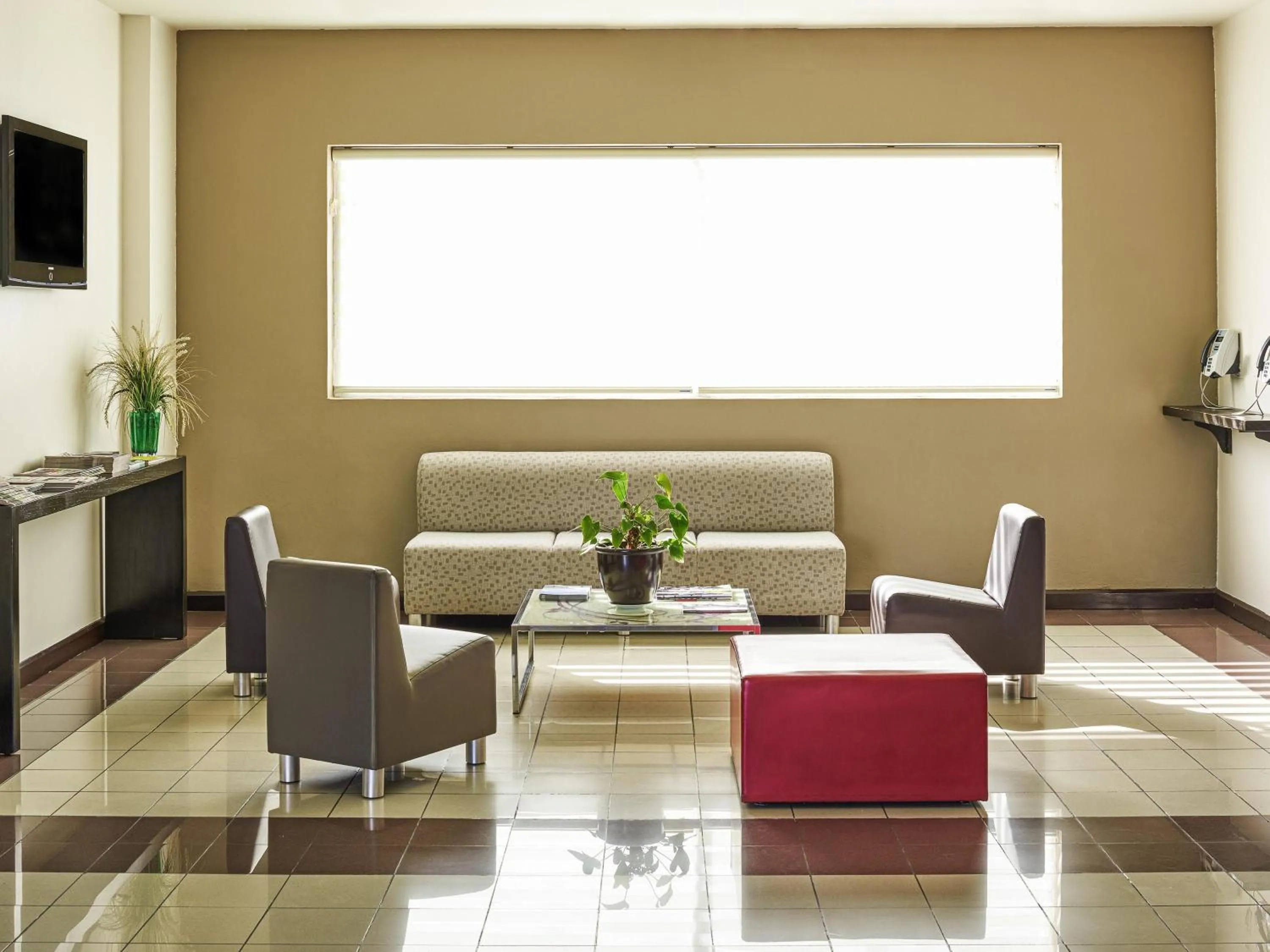 Property building in Ibis Monterrey Valle