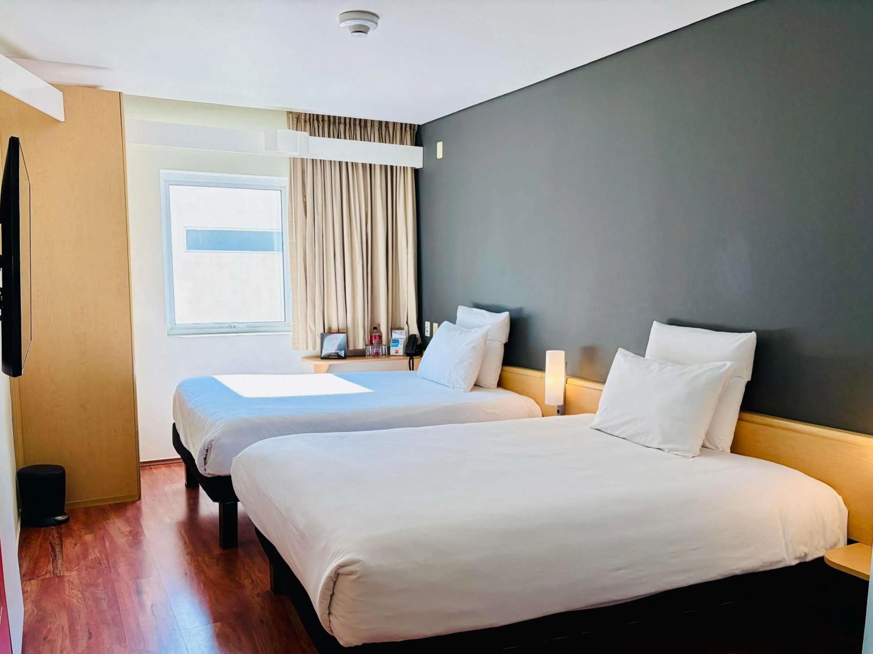 Bedroom, Bed in Ibis Monterrey Valle