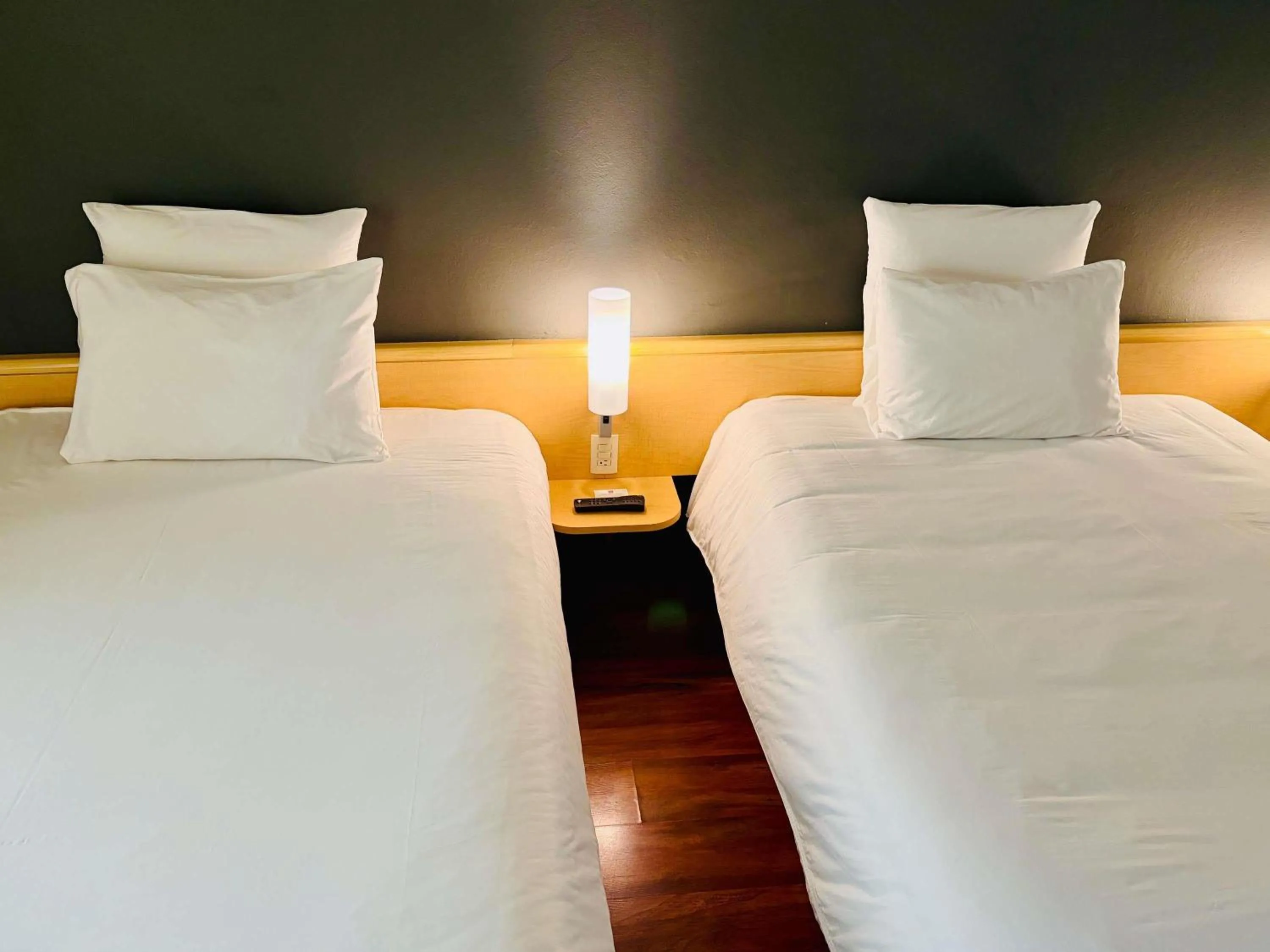 Bedroom, Bed in Ibis Monterrey Valle