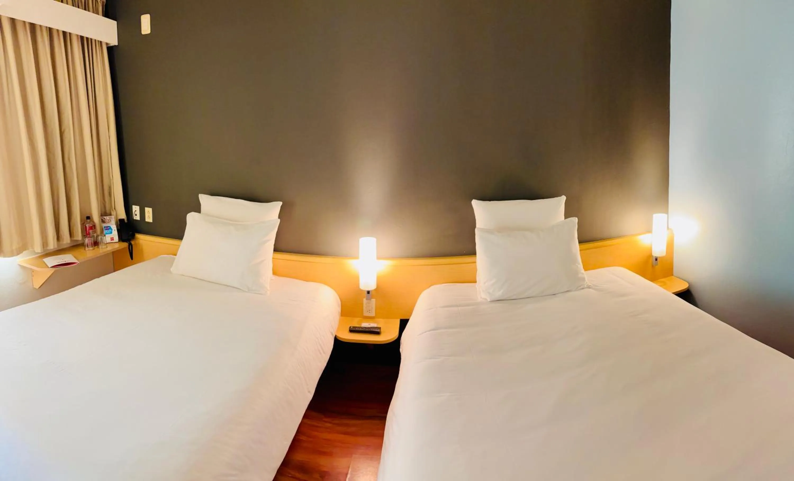 Bed in Ibis Monterrey Valle