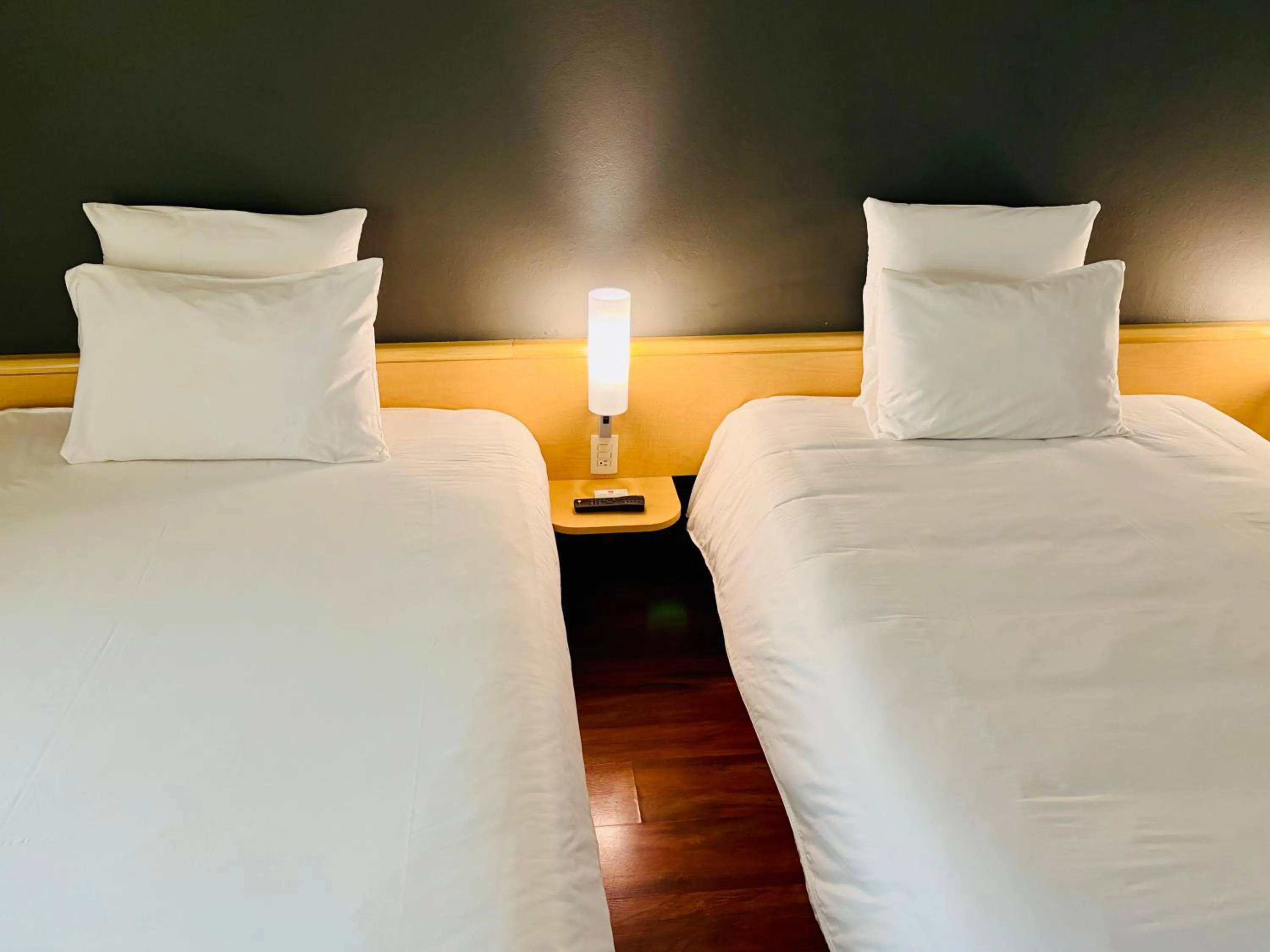 Bed in Ibis Monterrey Valle