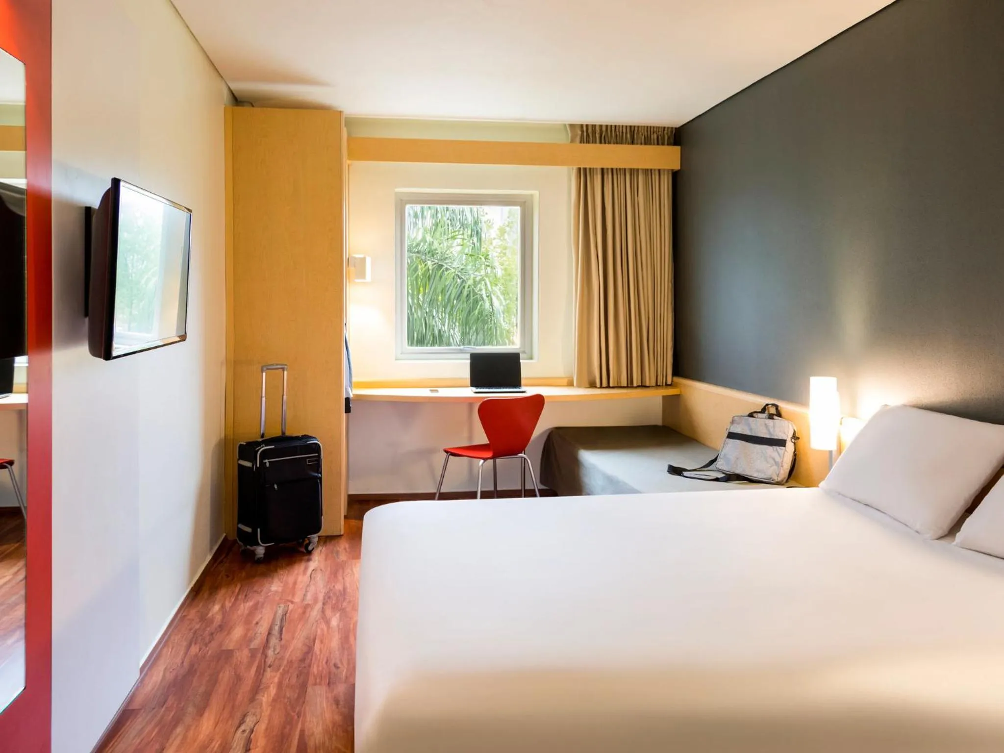 Bedroom, Bed in Ibis Monterrey Valle