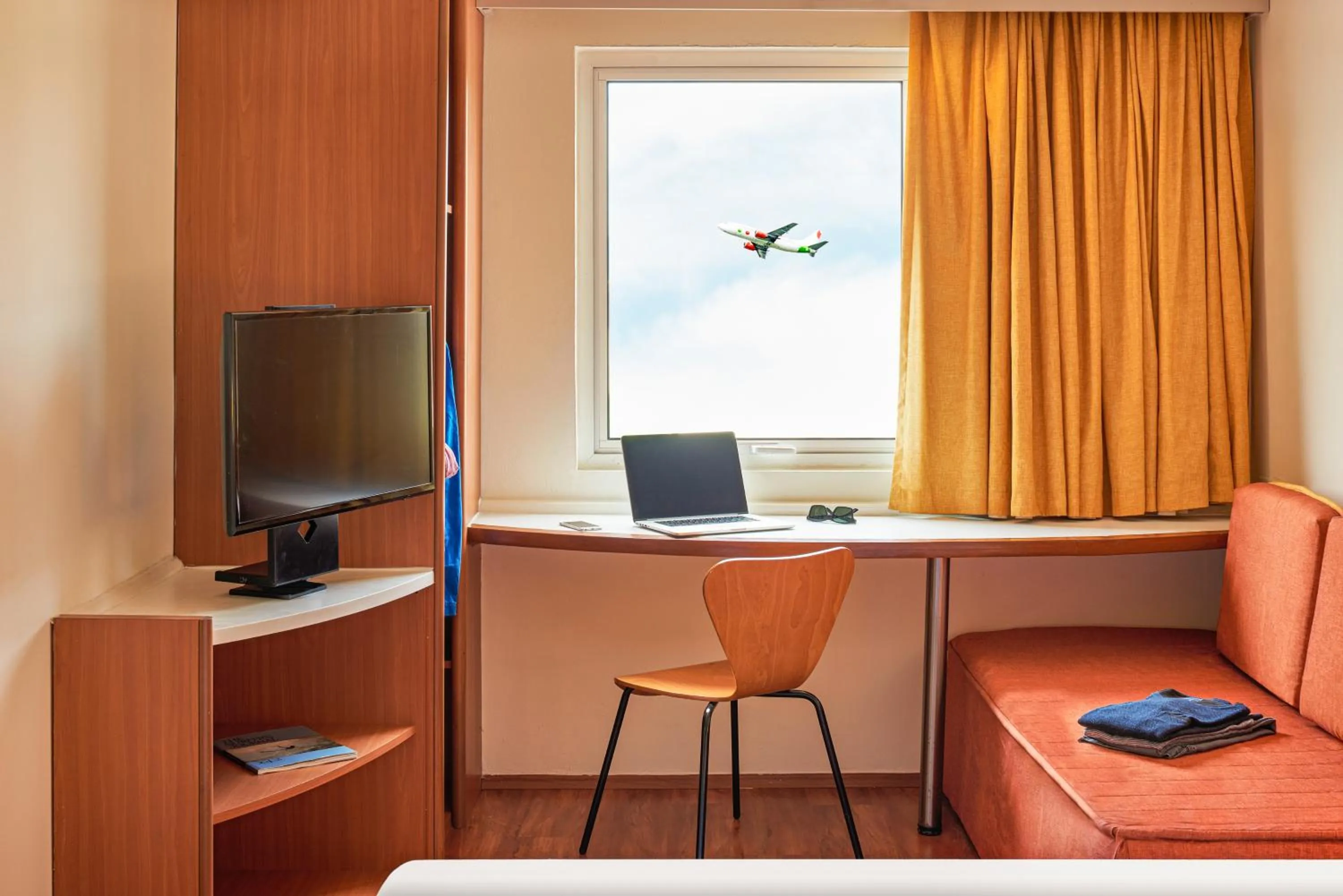 Photo of the whole room in Ibis Monterrey Aeropuerto