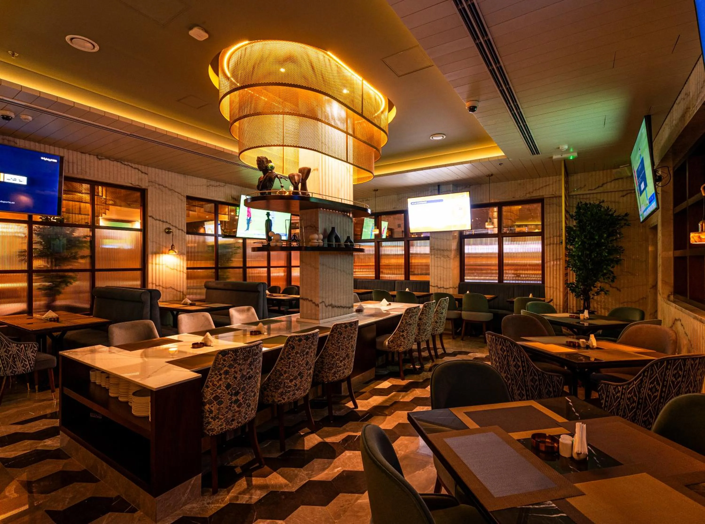 Restaurant/places to eat in President Hotel