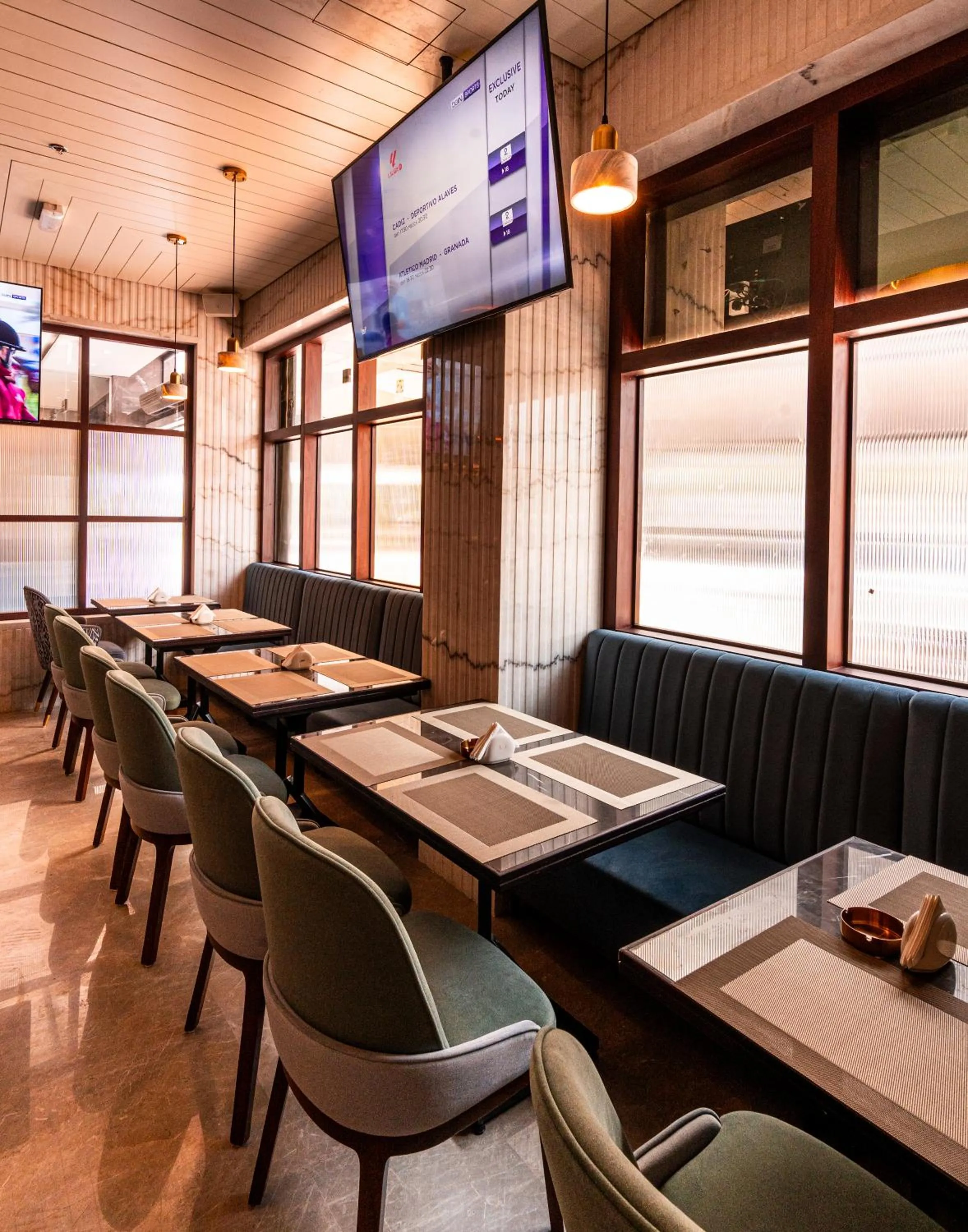 Restaurant/places to eat in President Hotel