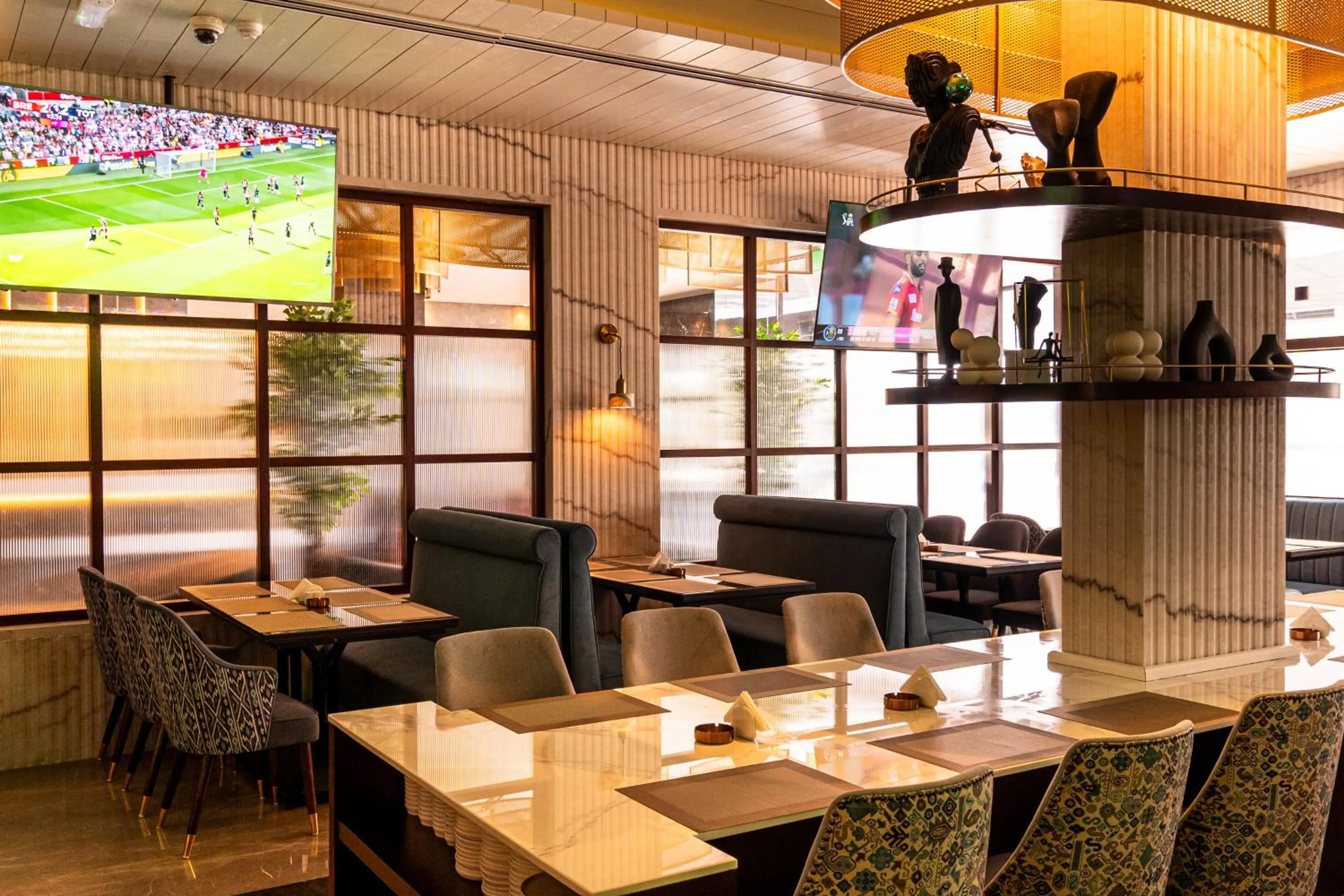 Restaurant/places to eat in President Hotel