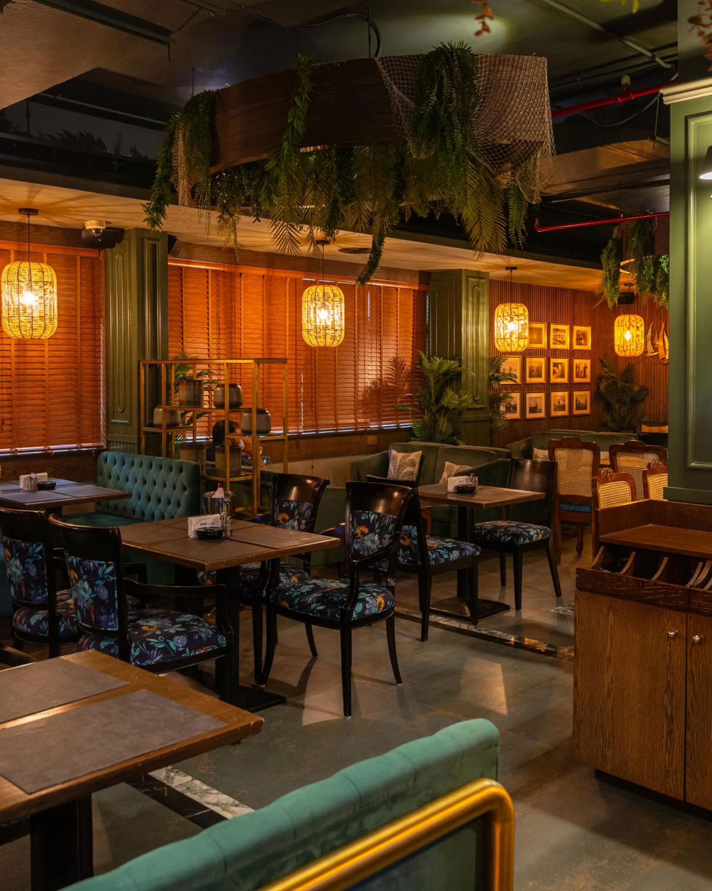 Restaurant/places to eat in President Hotel