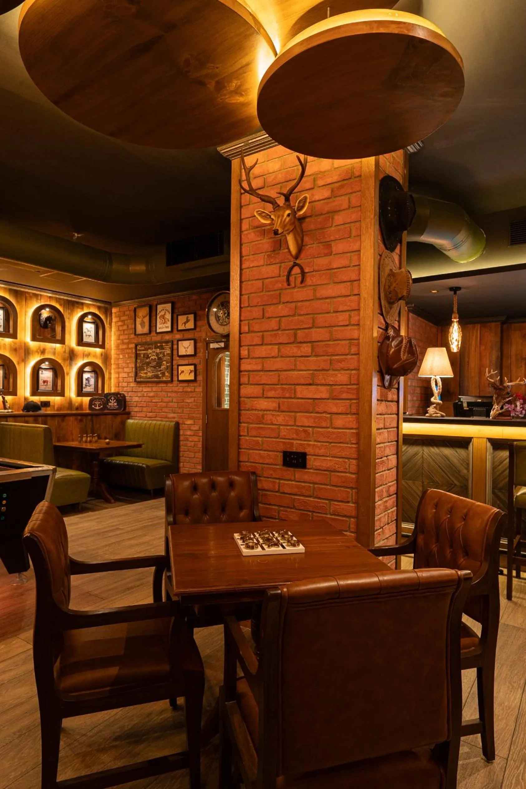 Nightclub / DJ in President Hotel