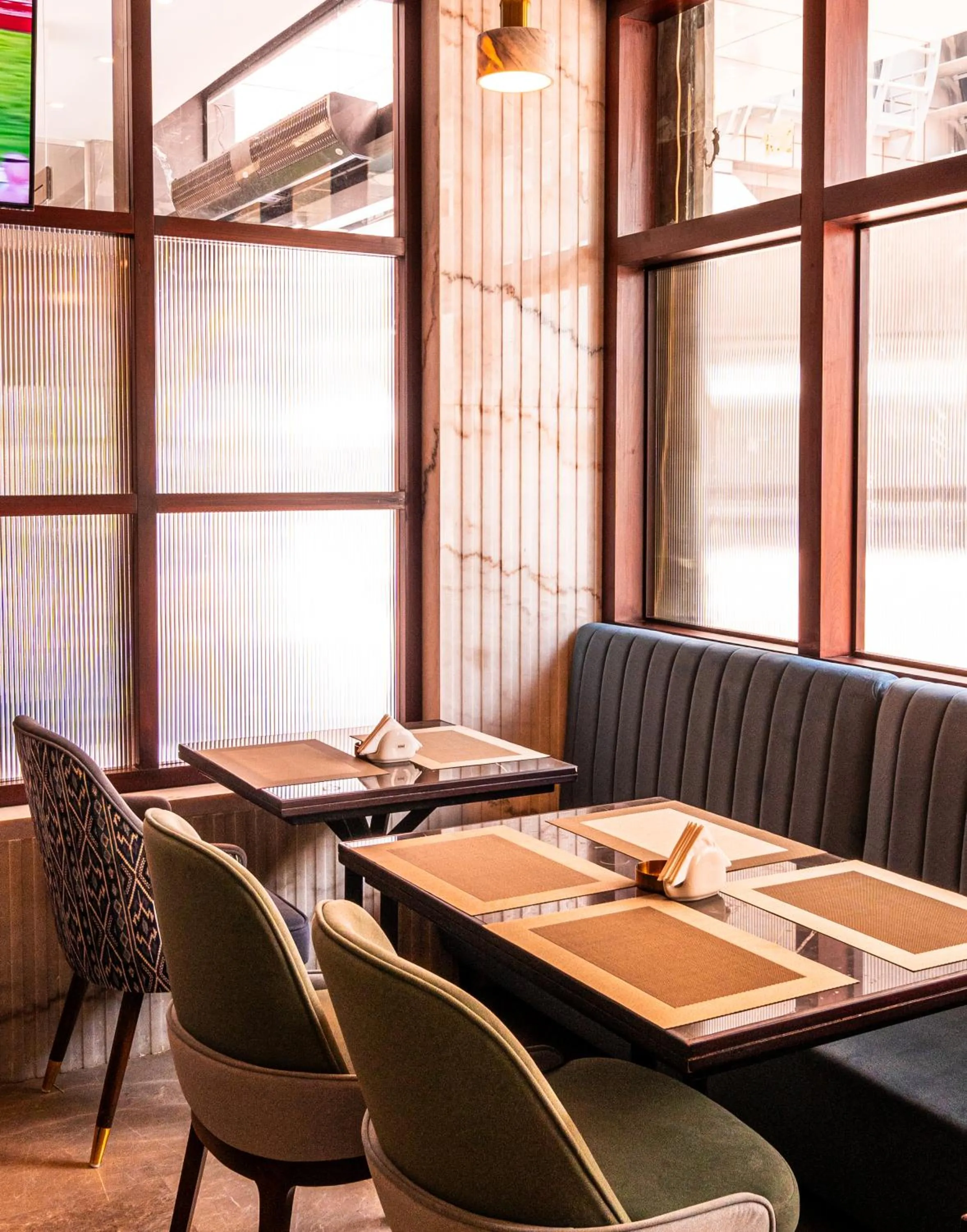 Restaurant/places to eat in President Hotel