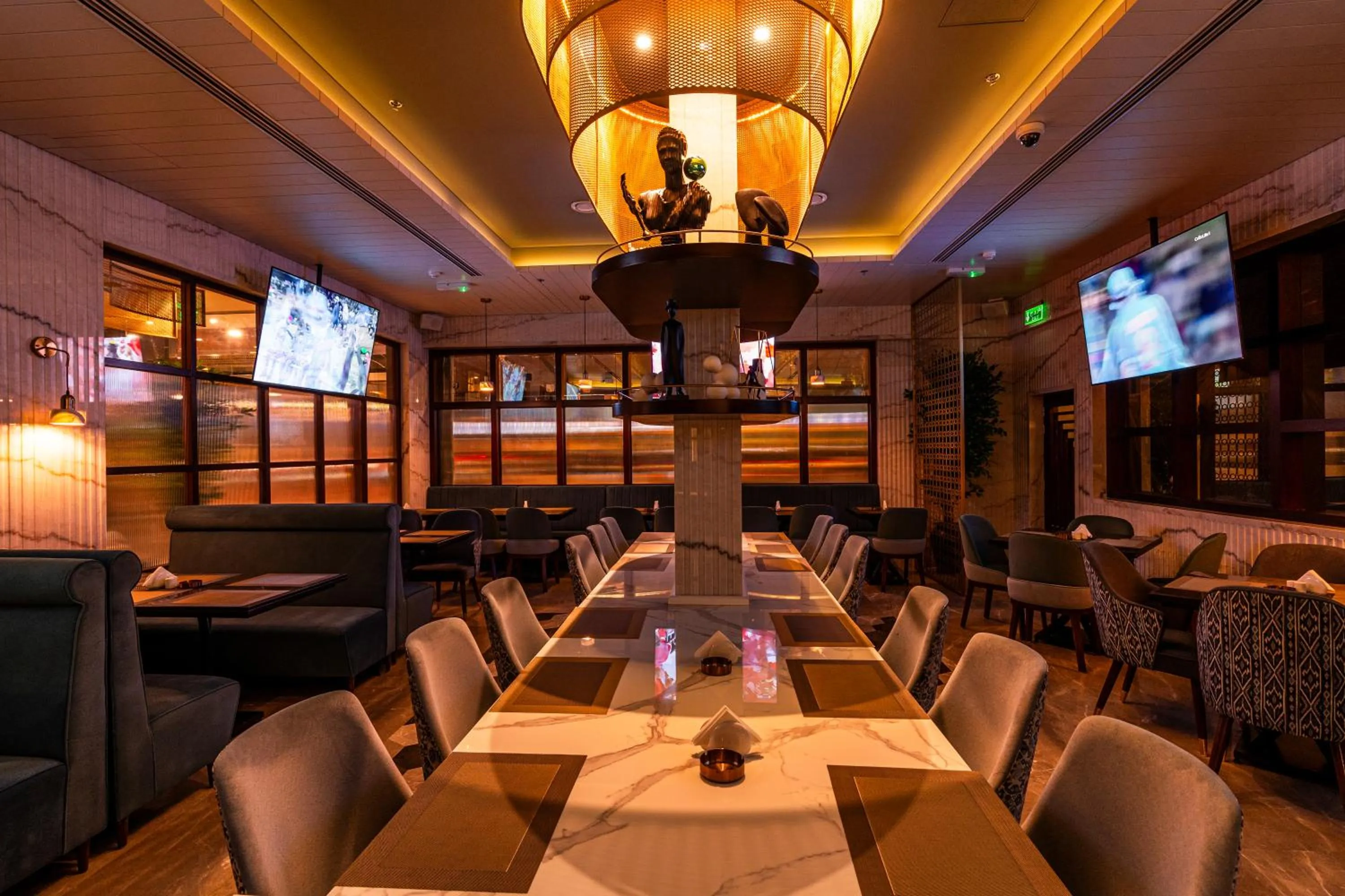 Restaurant/places to eat in President Hotel