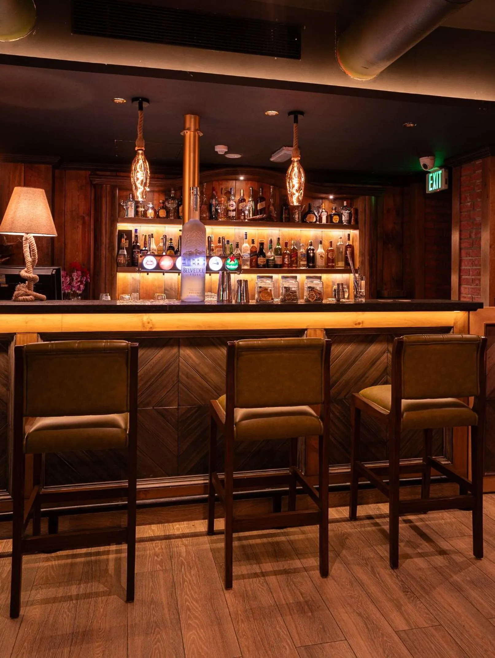 Nightclub / DJ in President Hotel