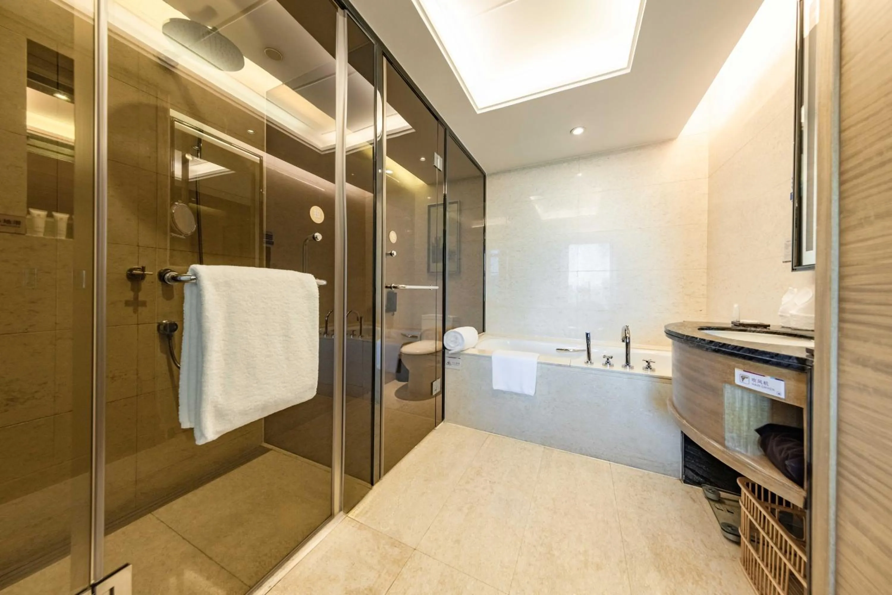 Shenzhen LANGYUE International Hotel