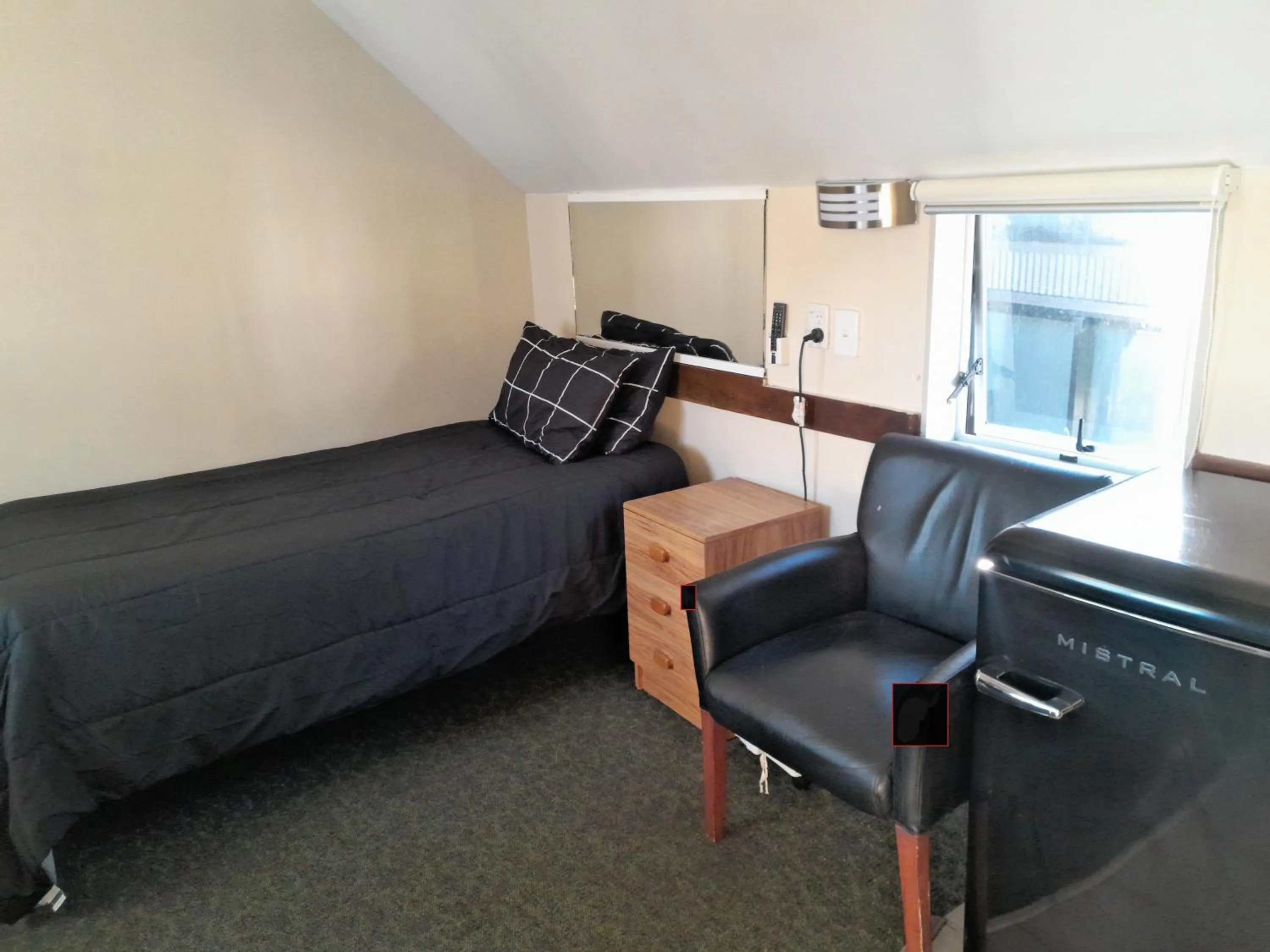 Bed in Wellington 747 Motel