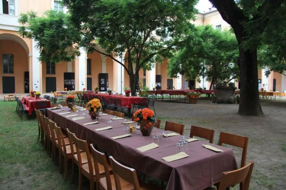 Restaurant/places to eat in Student's Hostel Della Ghiara