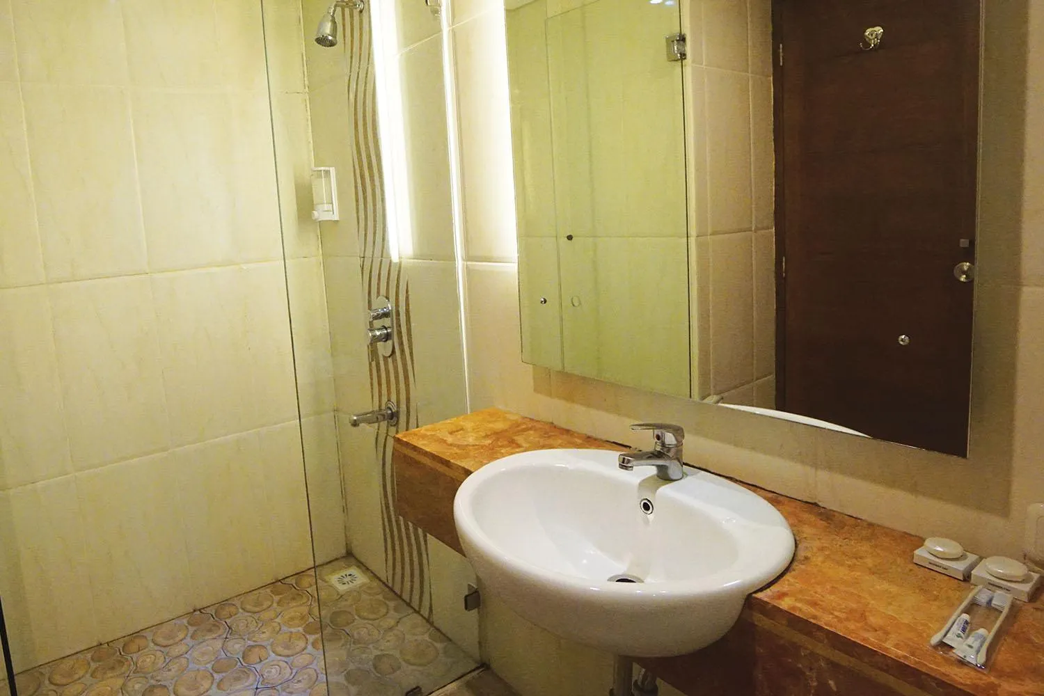 Bathroom in 1O1 URBAN Jakarta Thamrin