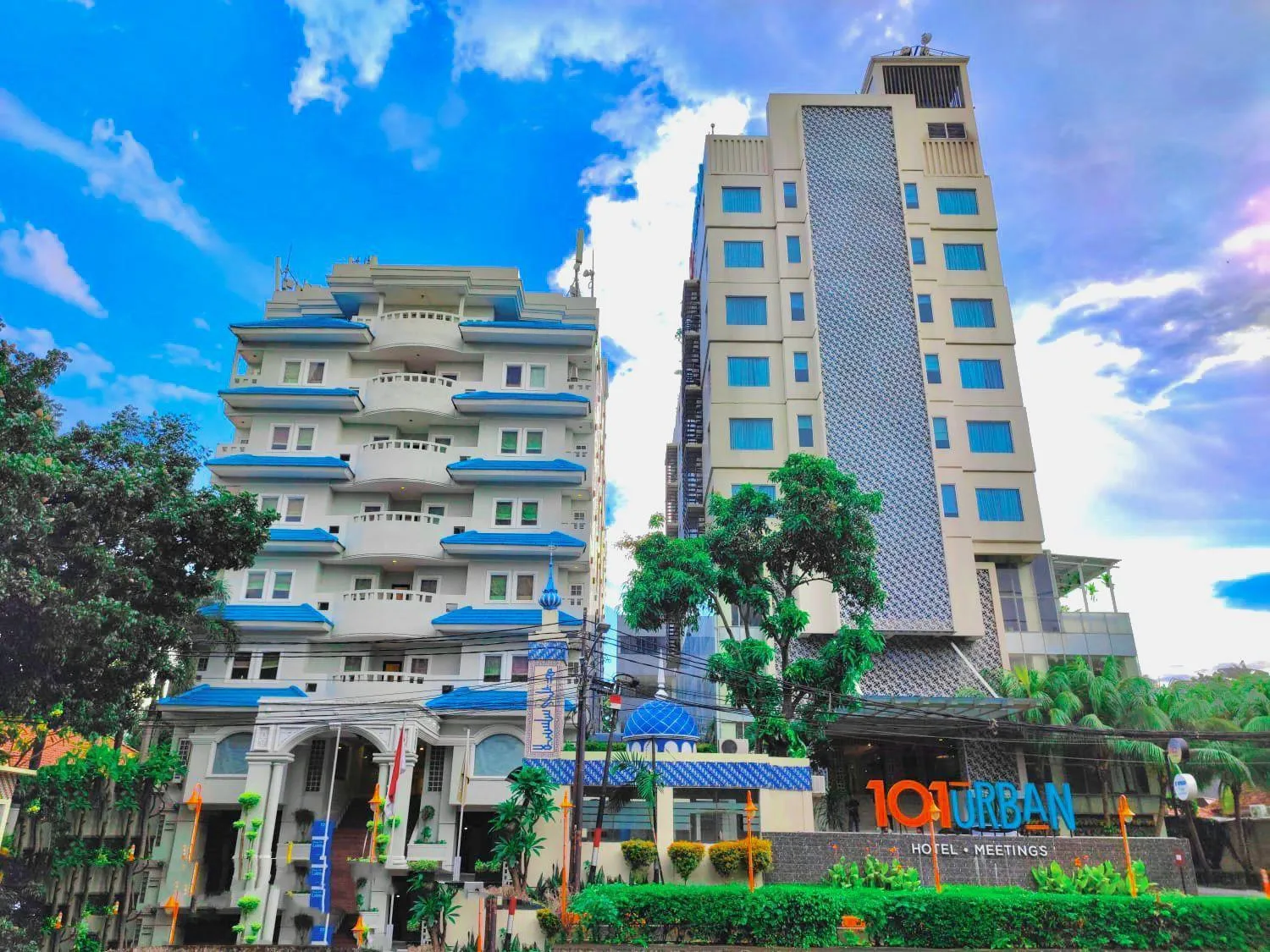 Facade/entrance in 1O1 URBAN Jakarta Thamrin