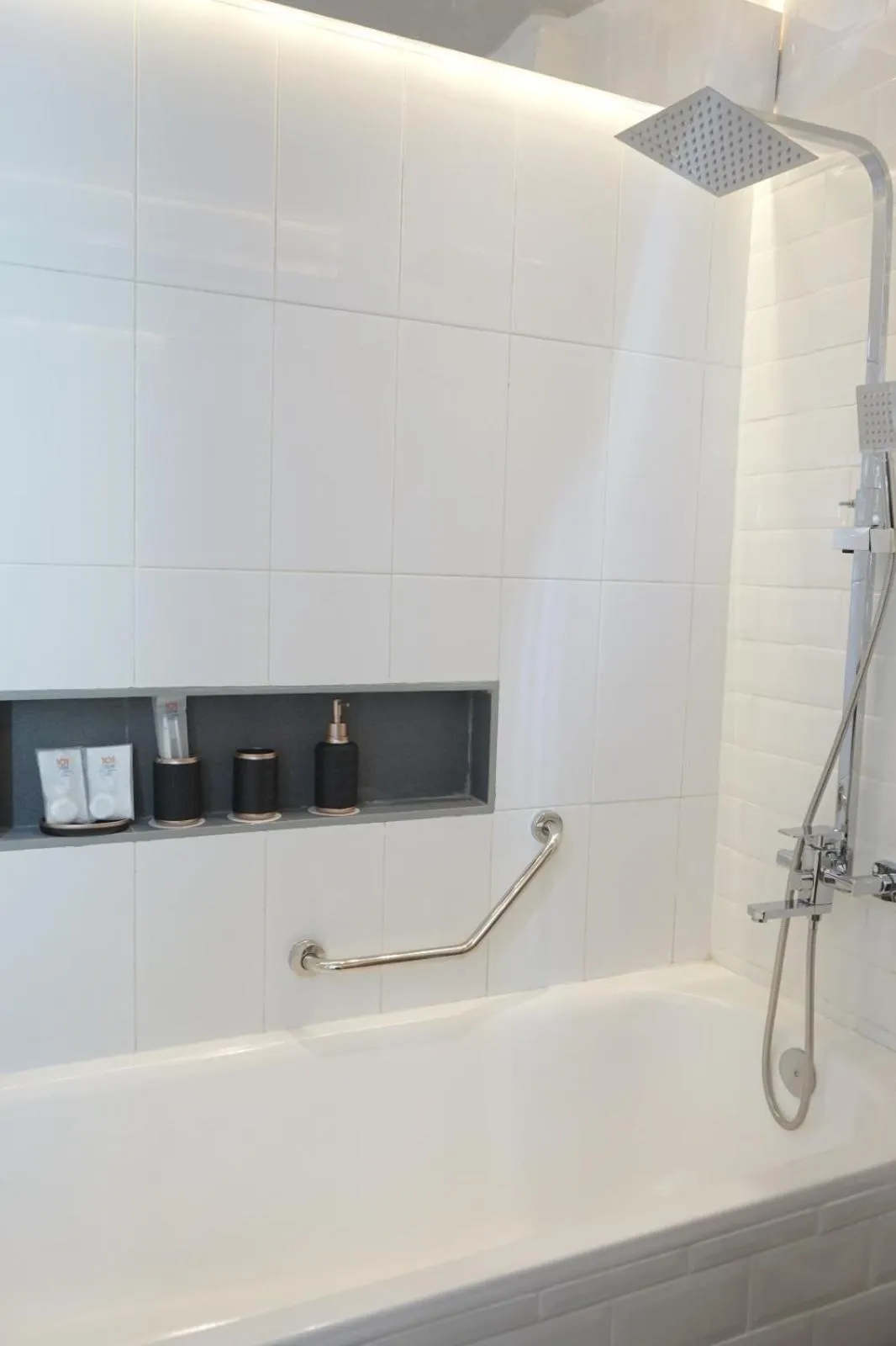 Bathroom in 1O1 URBAN Jakarta Thamrin