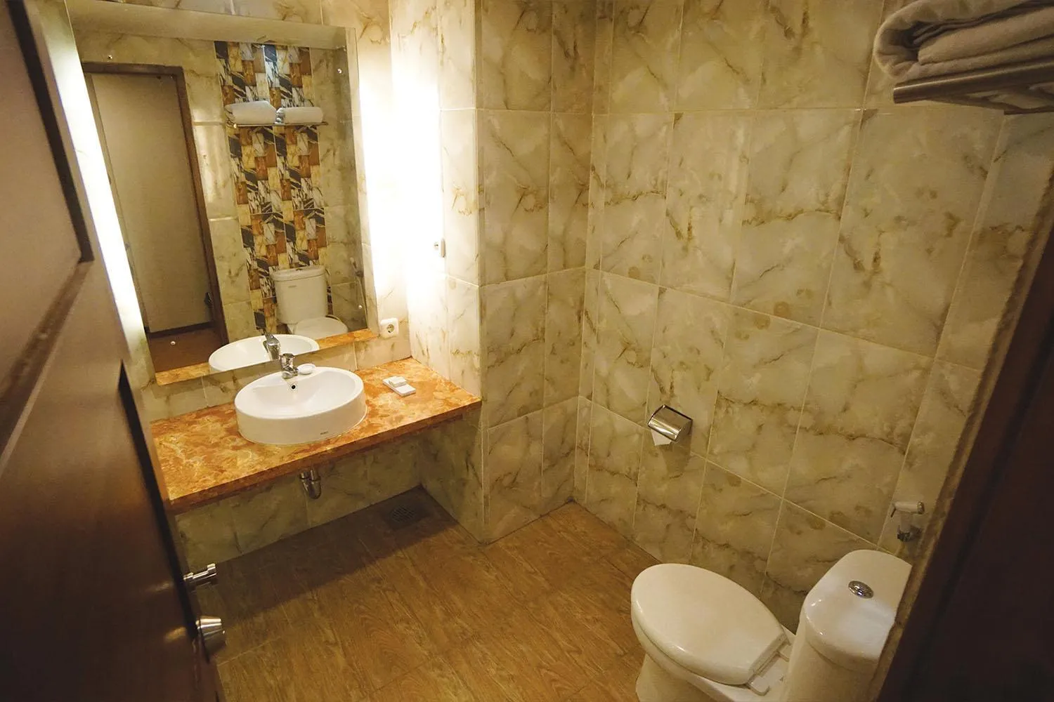 Bathroom in 1O1 URBAN Jakarta Thamrin