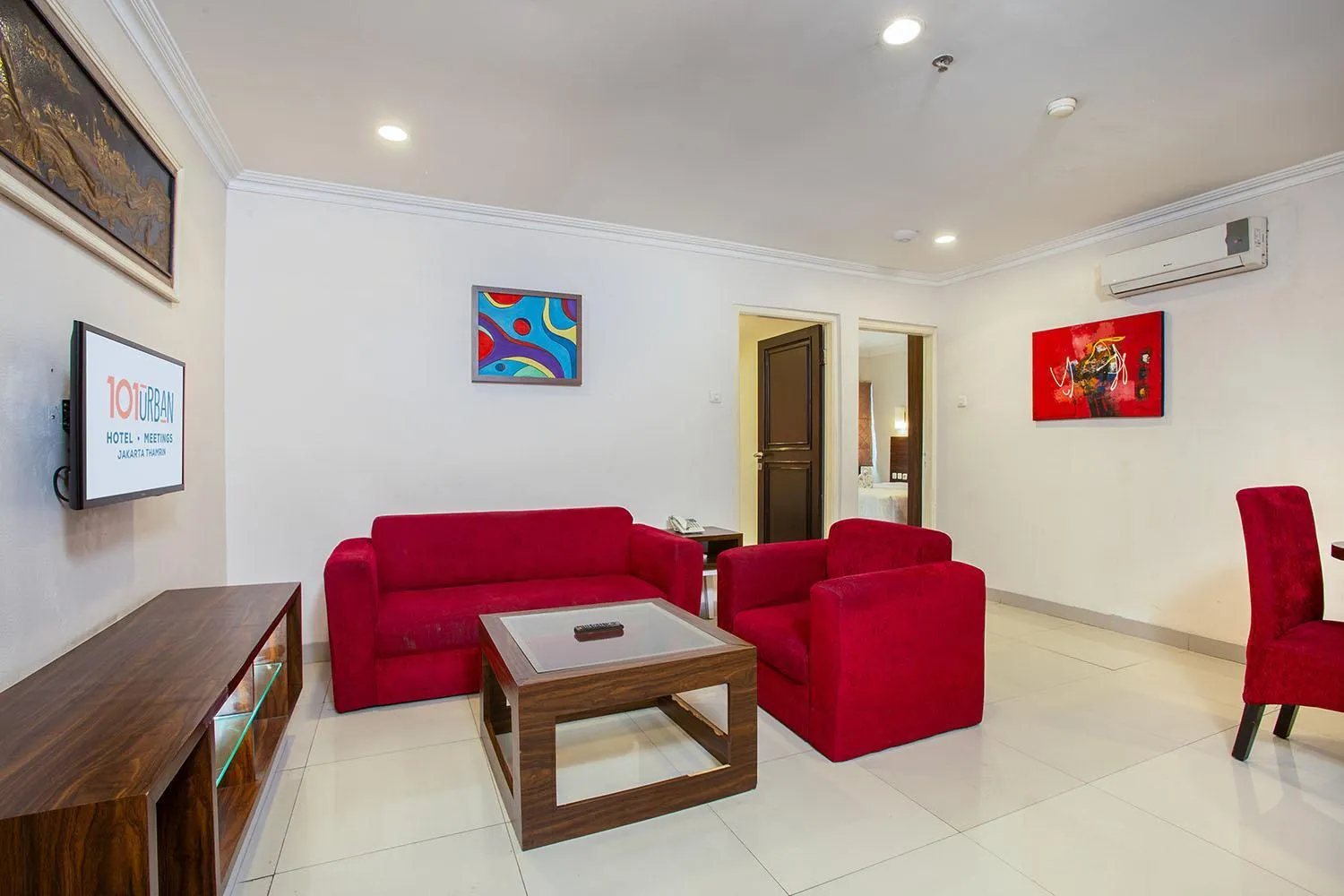 Living room in 1O1 URBAN Jakarta Thamrin