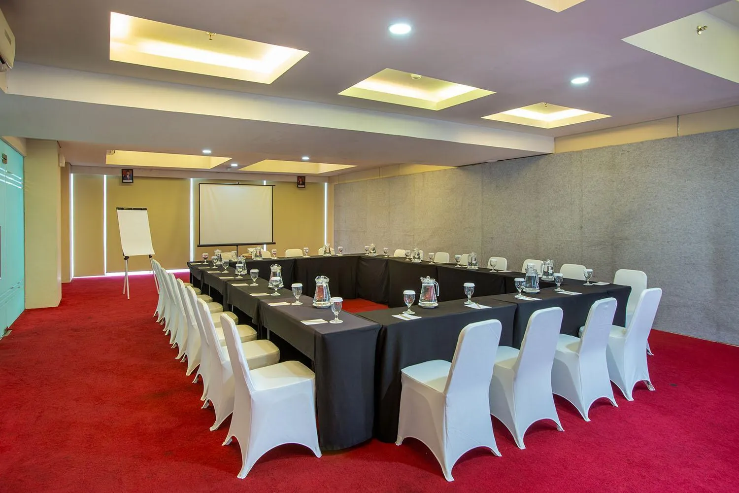 Meeting/conference room in 1O1 URBAN Jakarta Thamrin