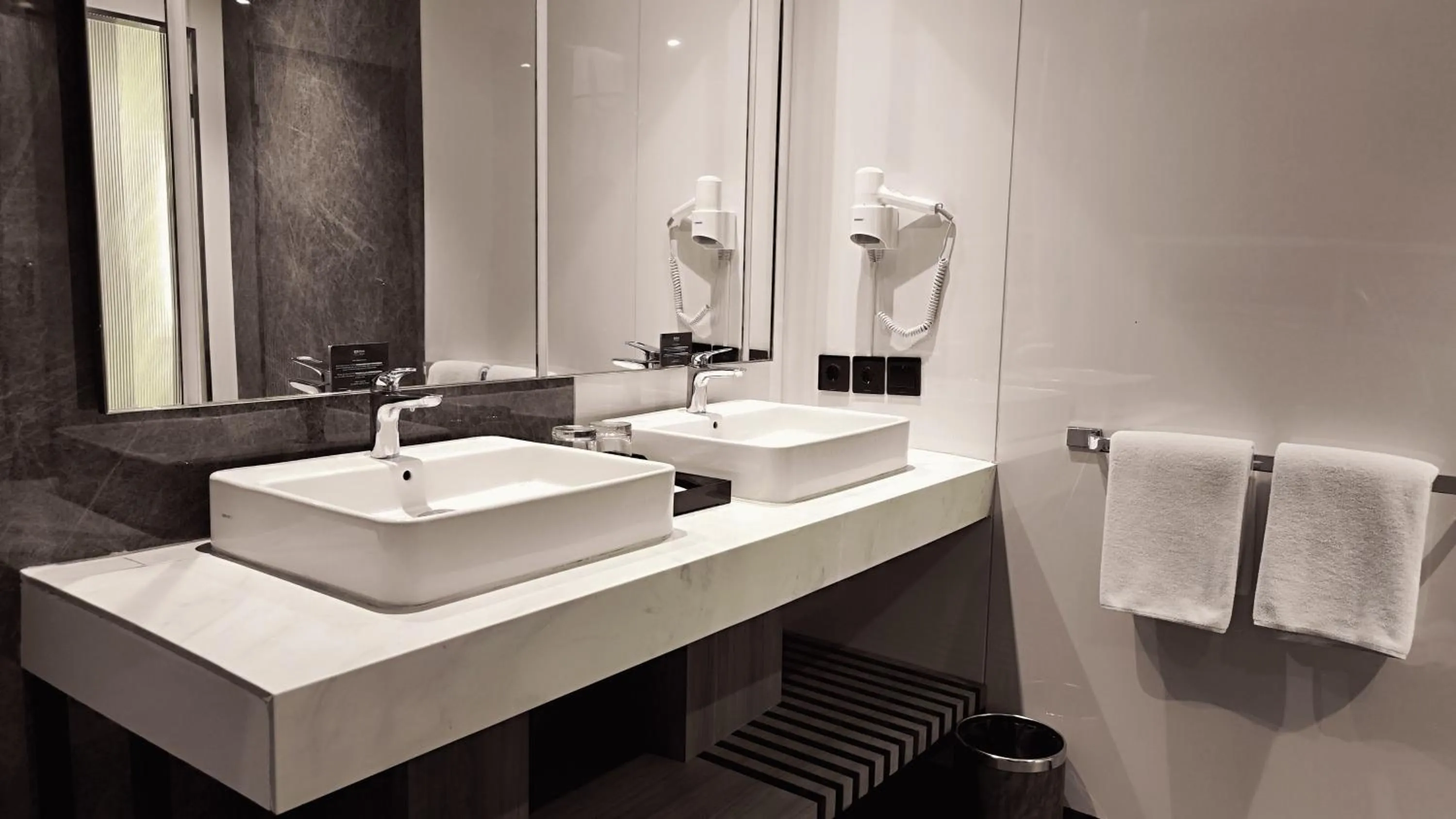 Bathroom in 1O1 URBAN Jakarta Thamrin