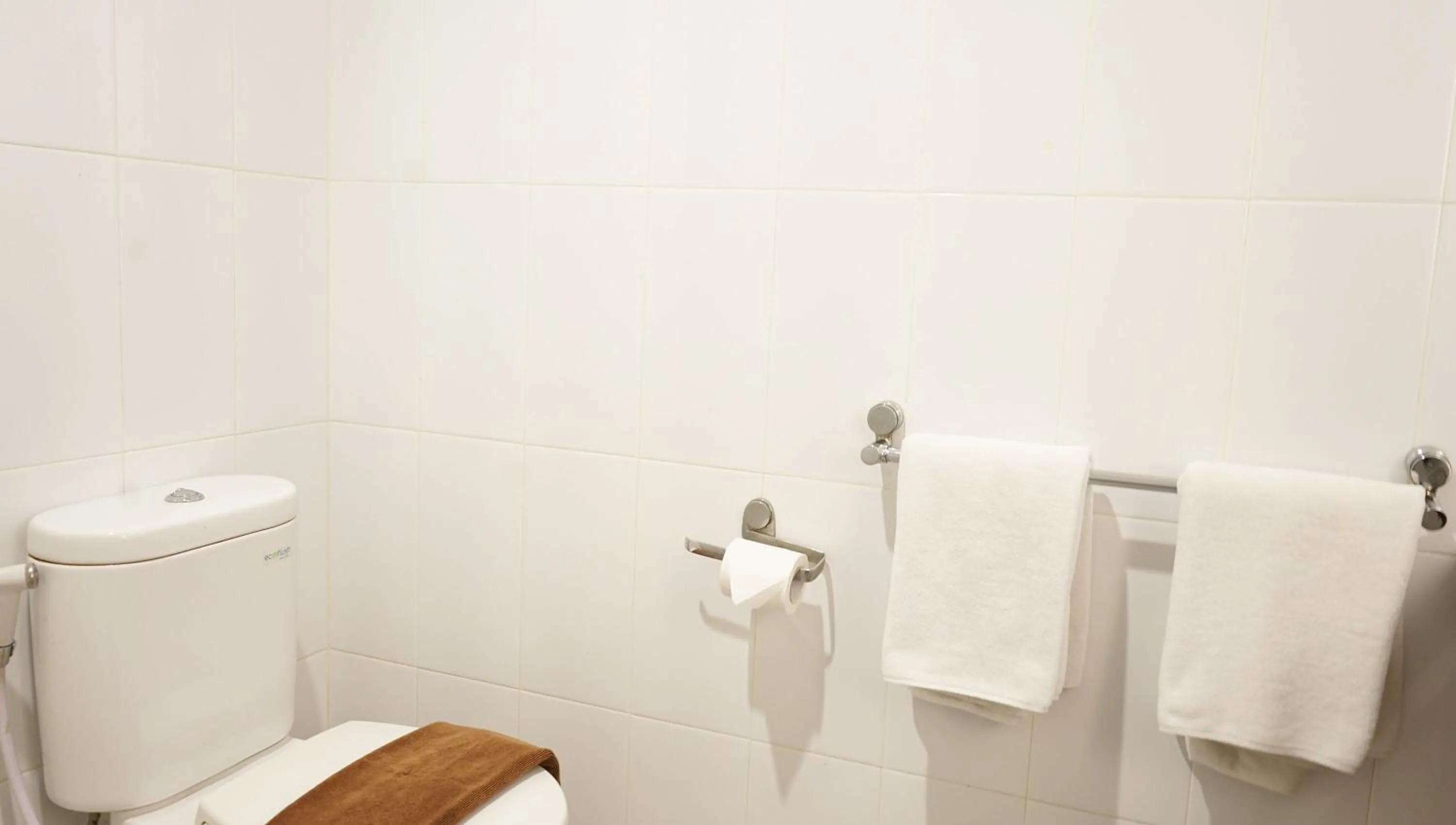 Bathroom in 1O1 URBAN Jakarta Thamrin