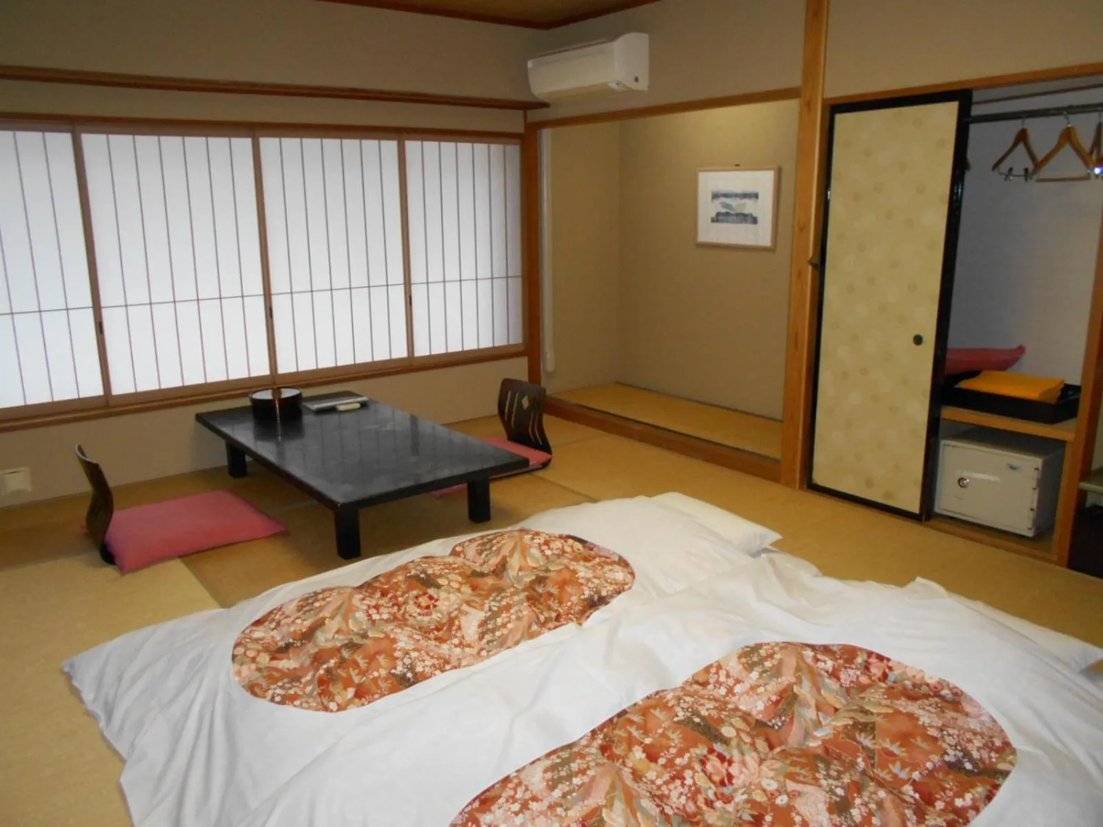 Photo of the whole room, Bed in Hotel Yunojin