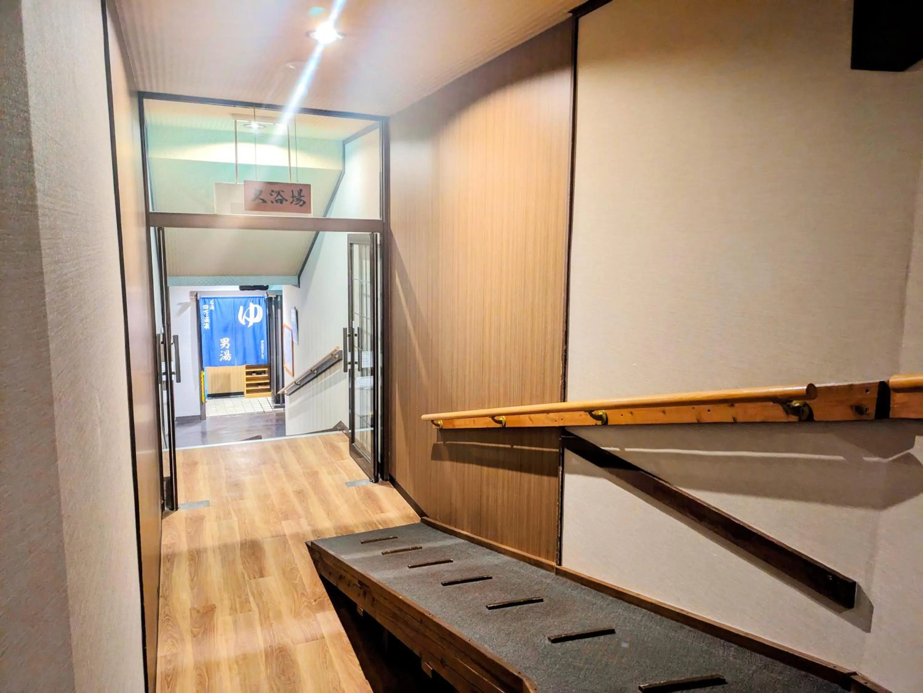 Communal lounge/ TV room in Itoen Hotel Shima