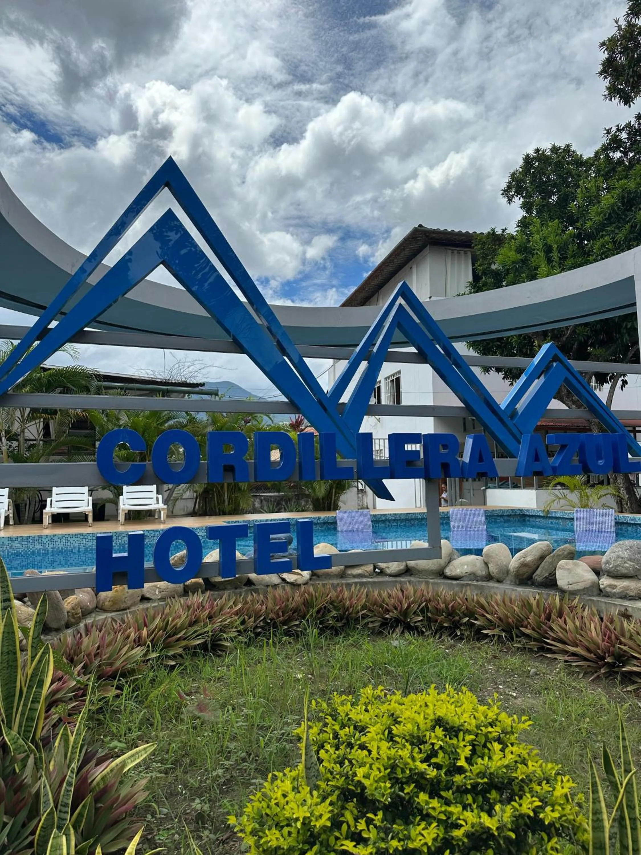 Hostal Cordillera Azul