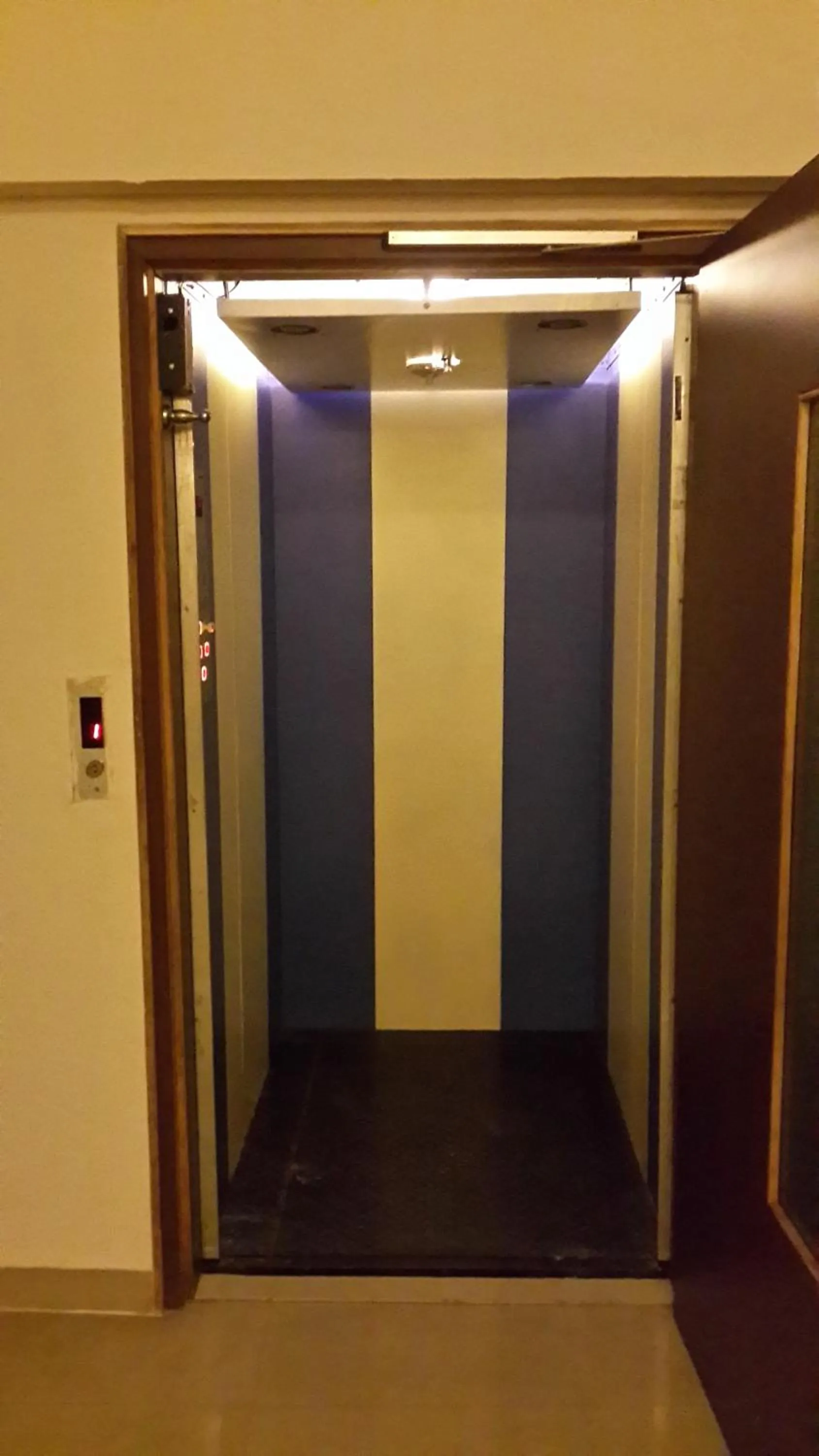 elevator in Samrat Hotel