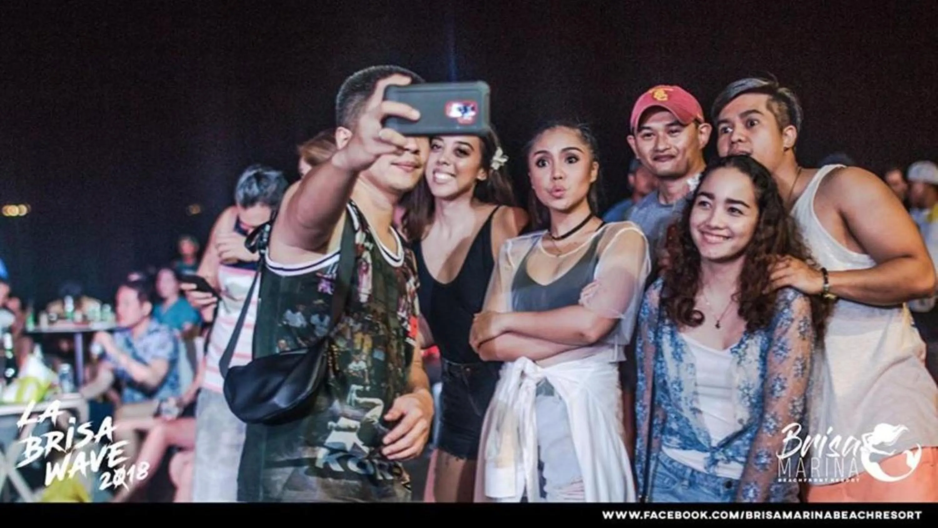 group of guests in Brisa Marina Beach Resort powered by Cocotel