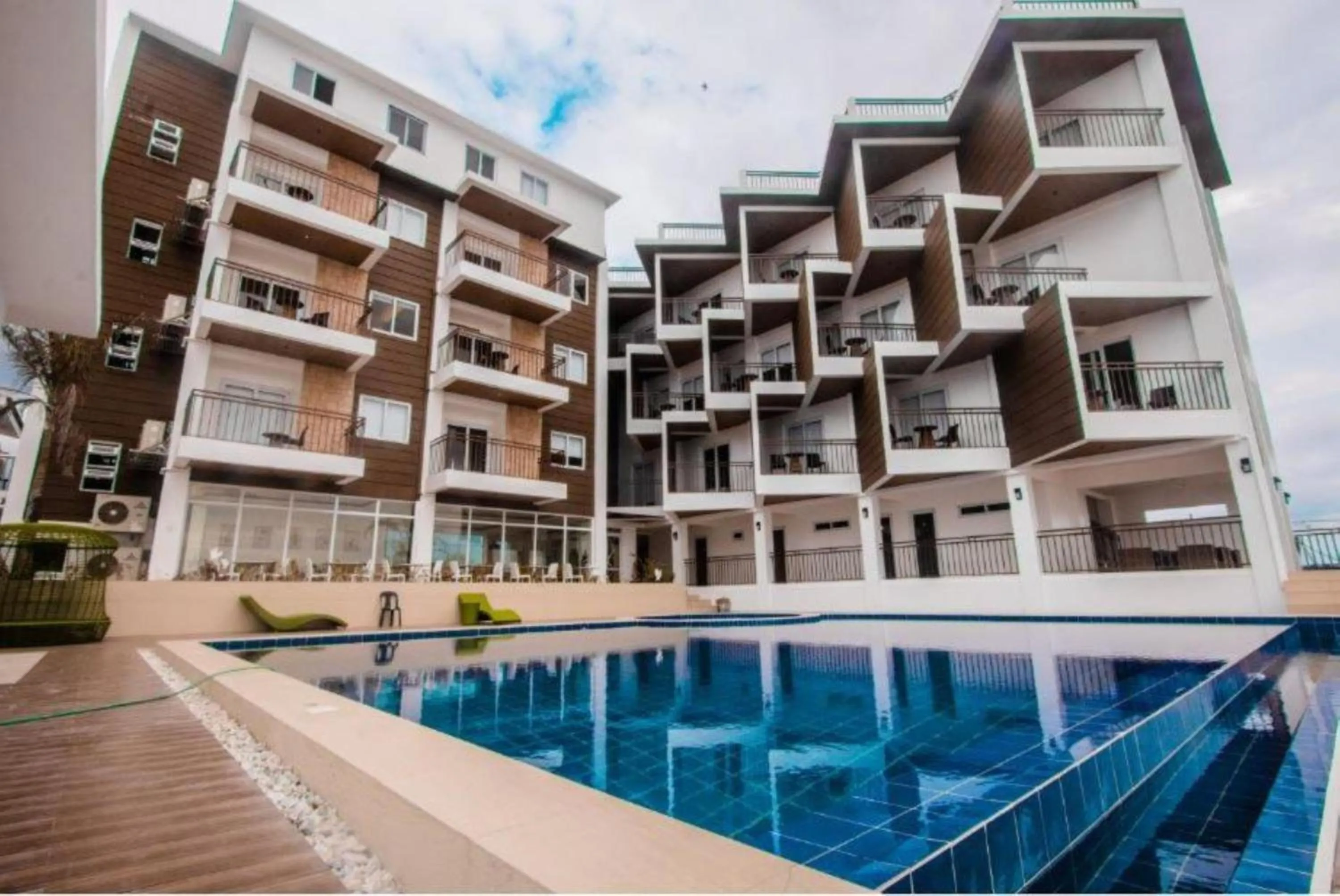 Property building in Brisa Marina Beach Resort powered by Cocotel