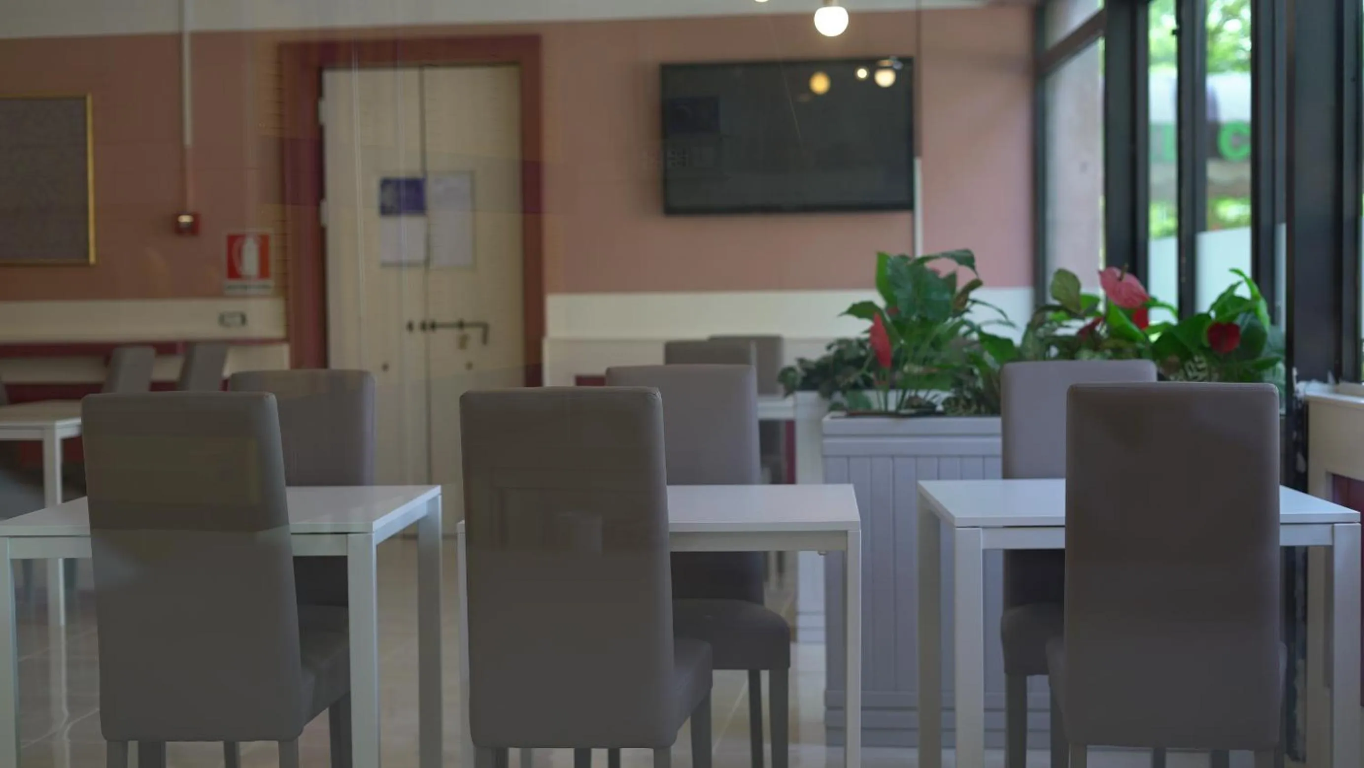 Restaurant/places to eat in Hotel Colombo