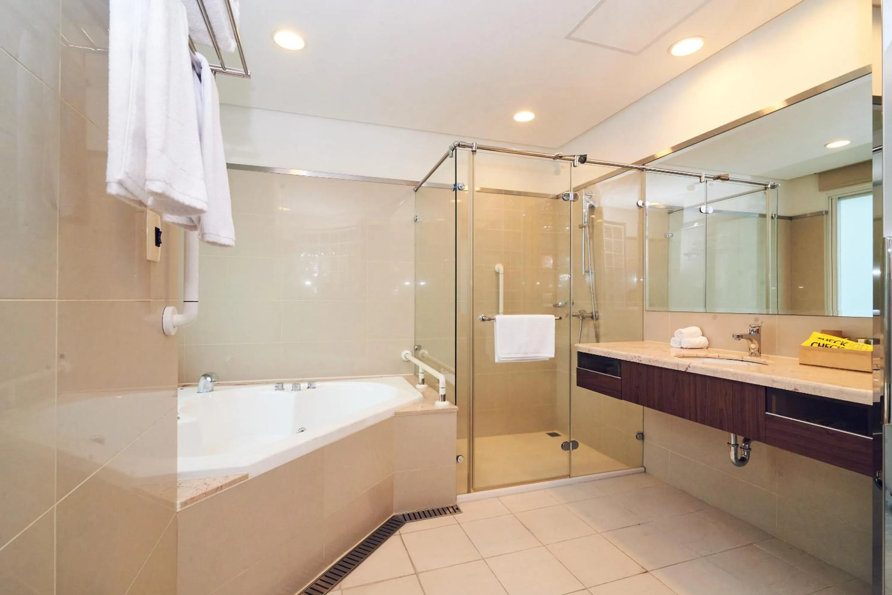 Shower in CHECK inn Select Taipei Nangang