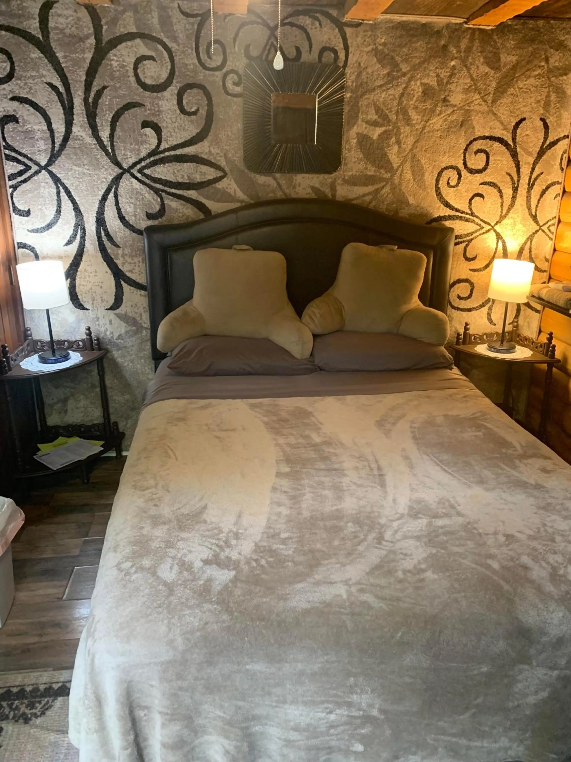 Property building, Bed in Log Cabin in the Field