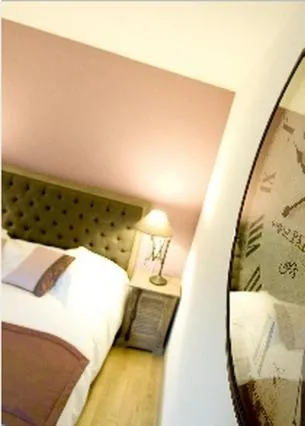 Photo of the whole room, Bed in Hôtel du Haut Koenigsbourg- entre vignes et château