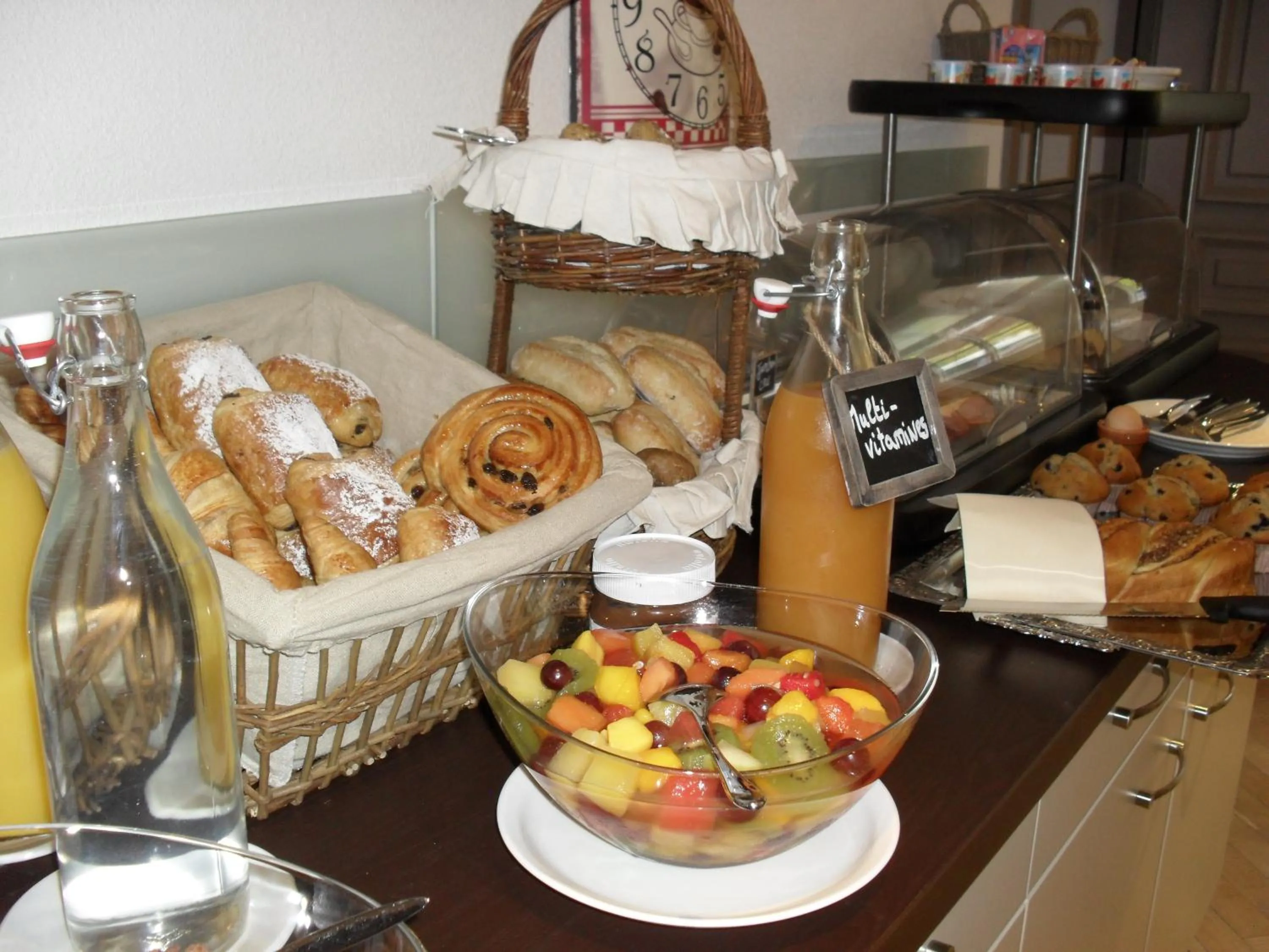 Breakfast in Hôtel du Haut Koenigsbourg- entre vignes et château
