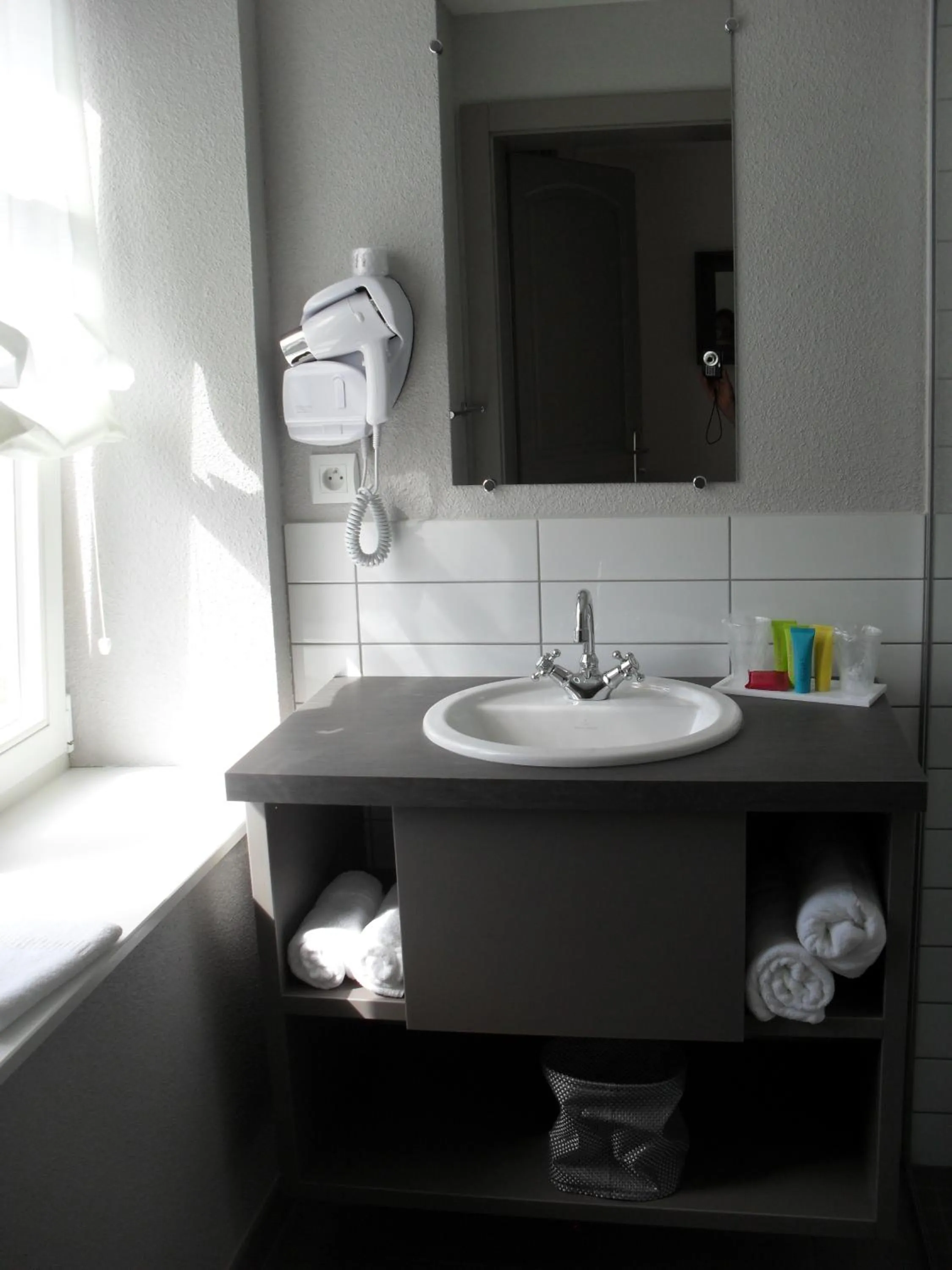 Bathroom in Hôtel du Haut Koenigsbourg- entre vignes et château